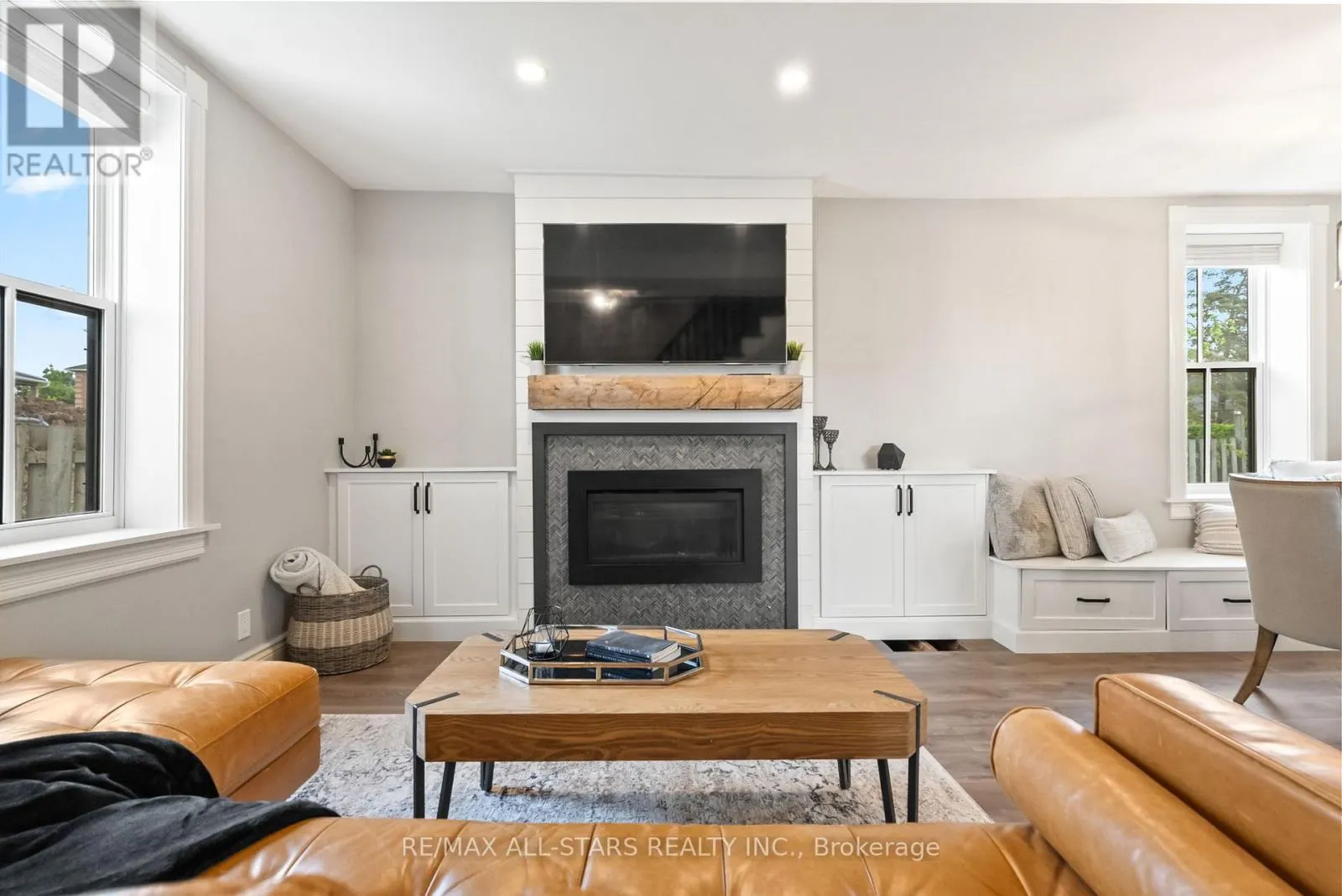 31 KING STREET W