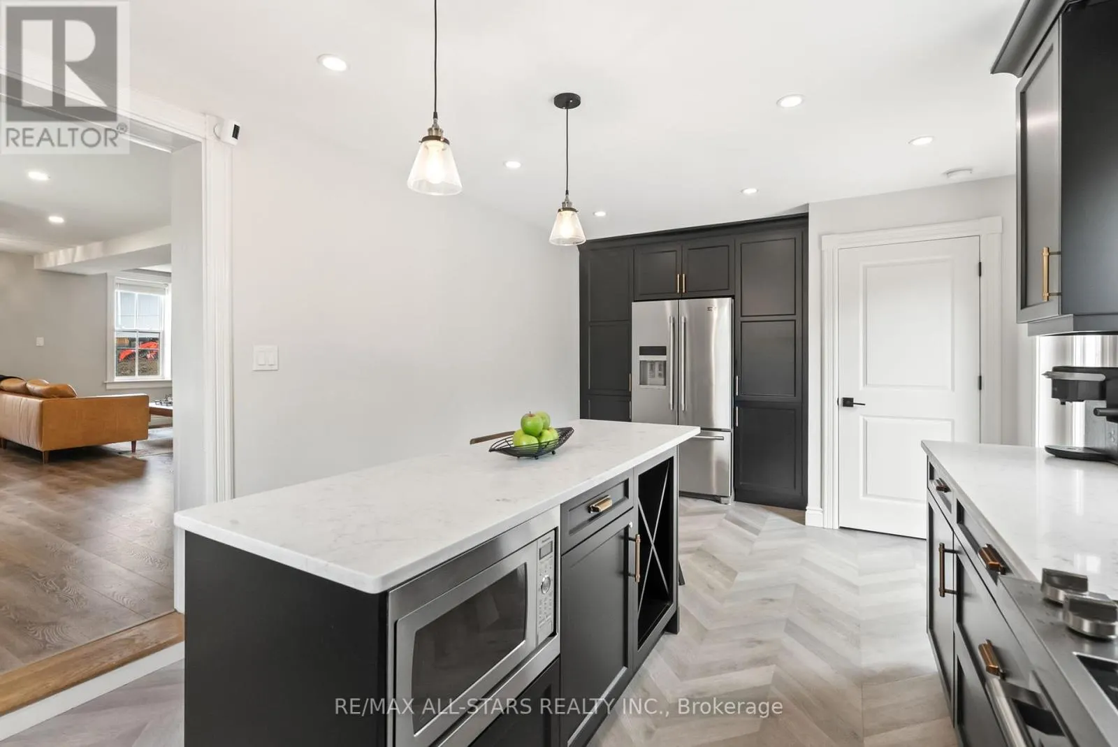 31 KING STREET W