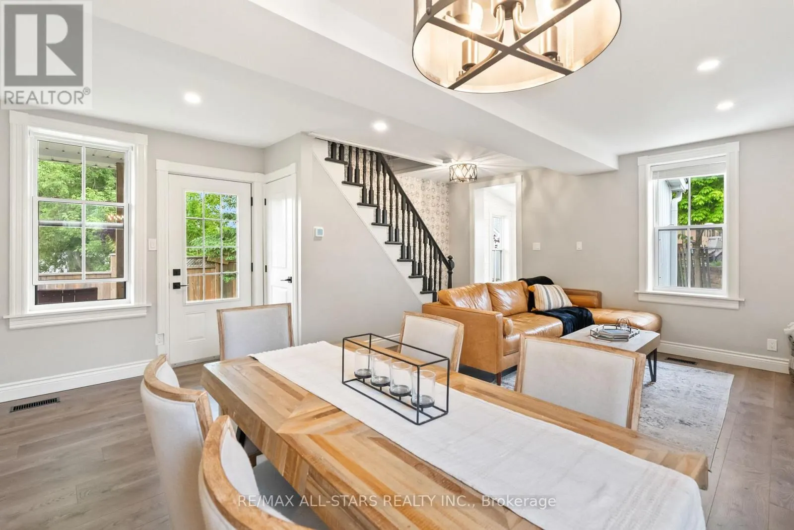 31 KING STREET W