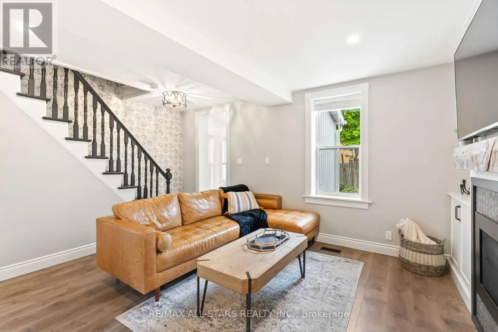 31 KING STREET W