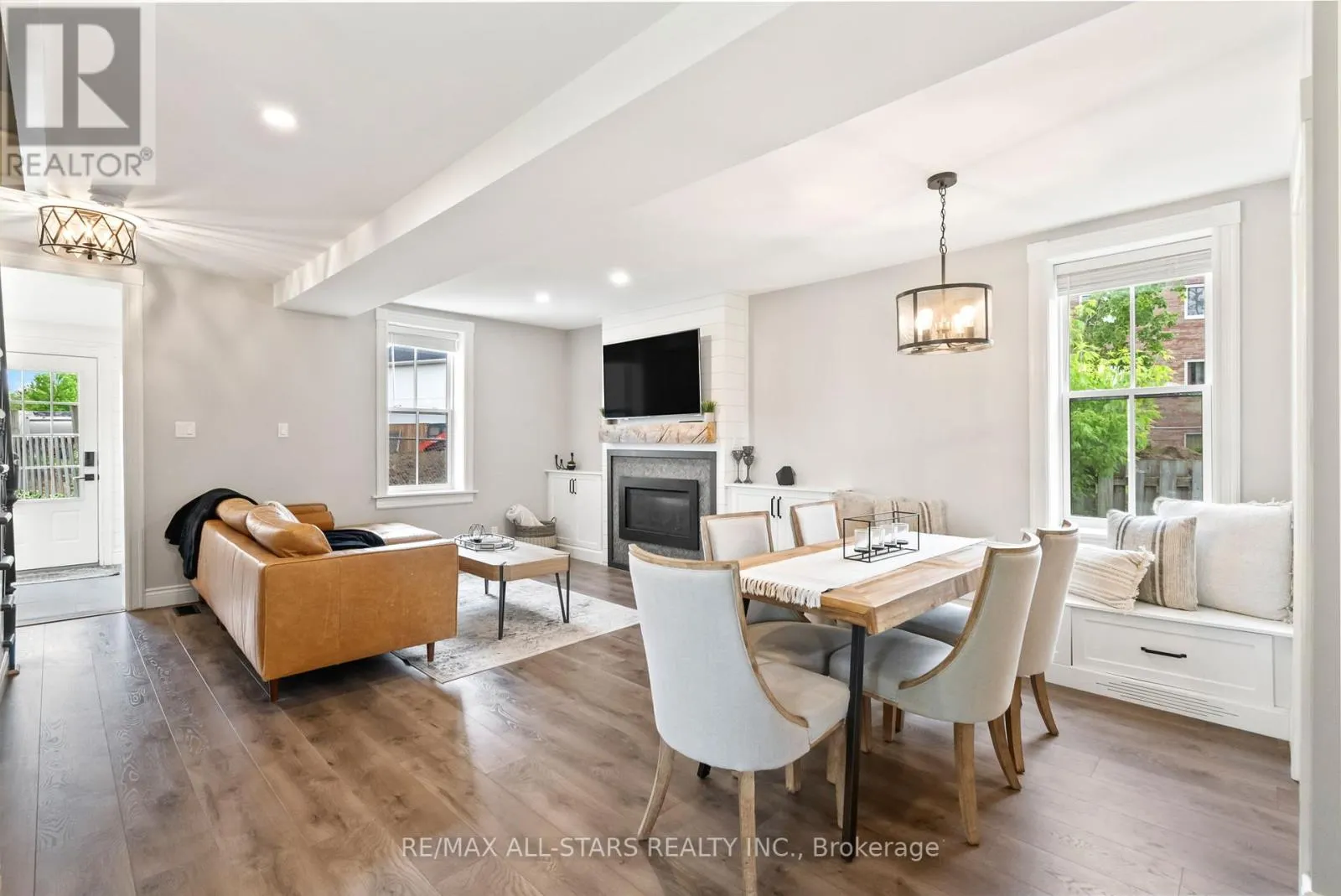 31 KING STREET W