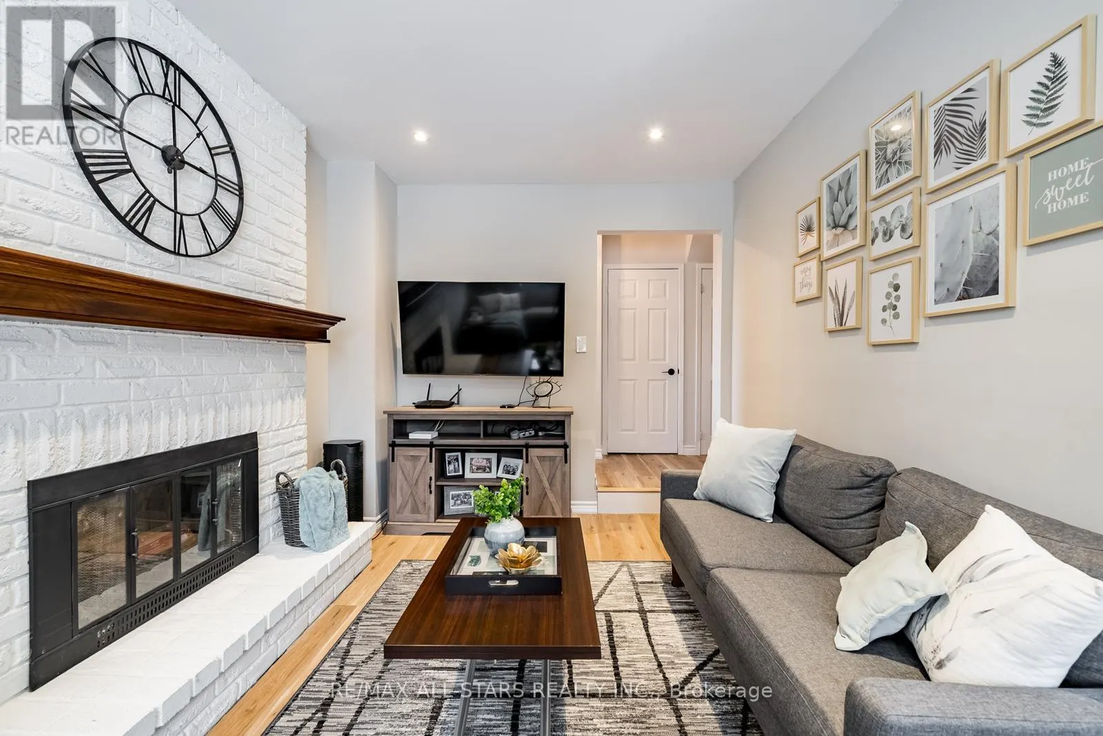 155 WILLOW LANE