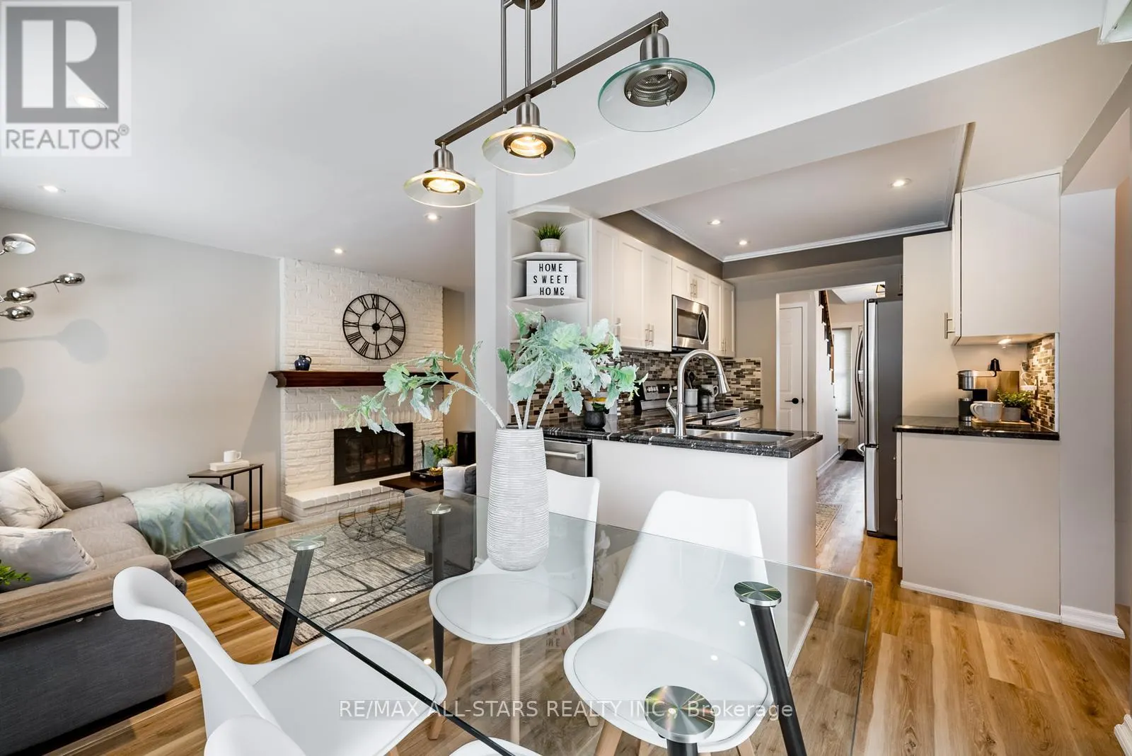 155 WILLOW LANE