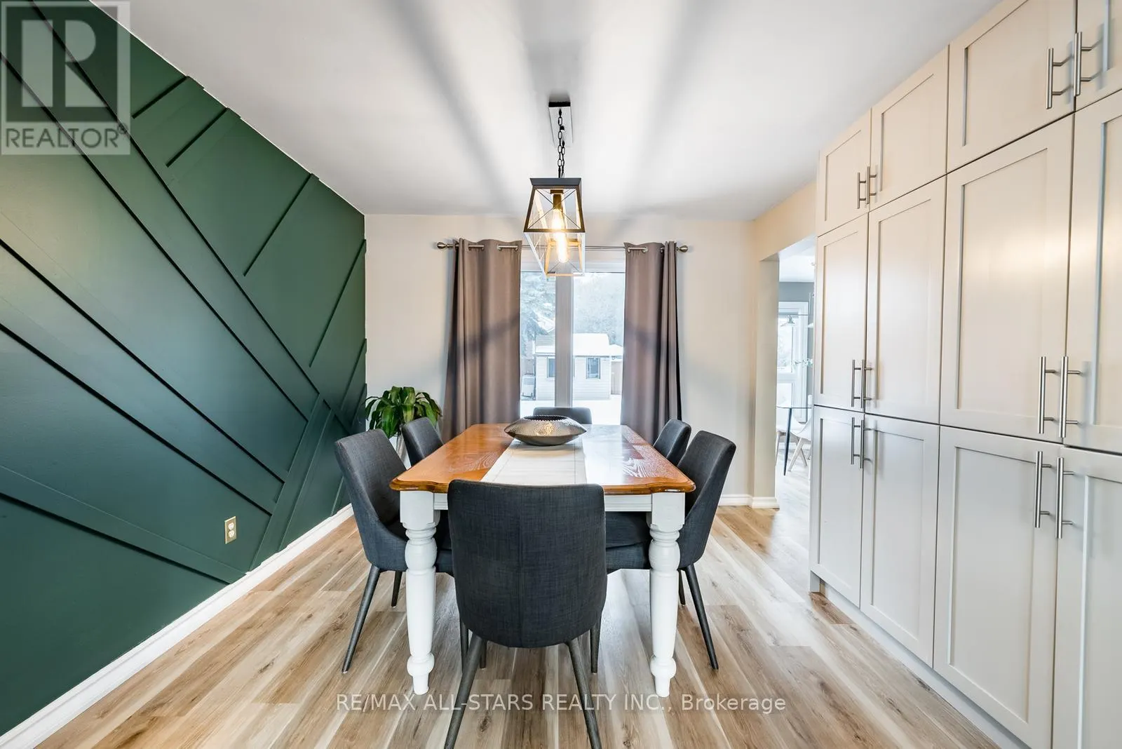 155 WILLOW LANE