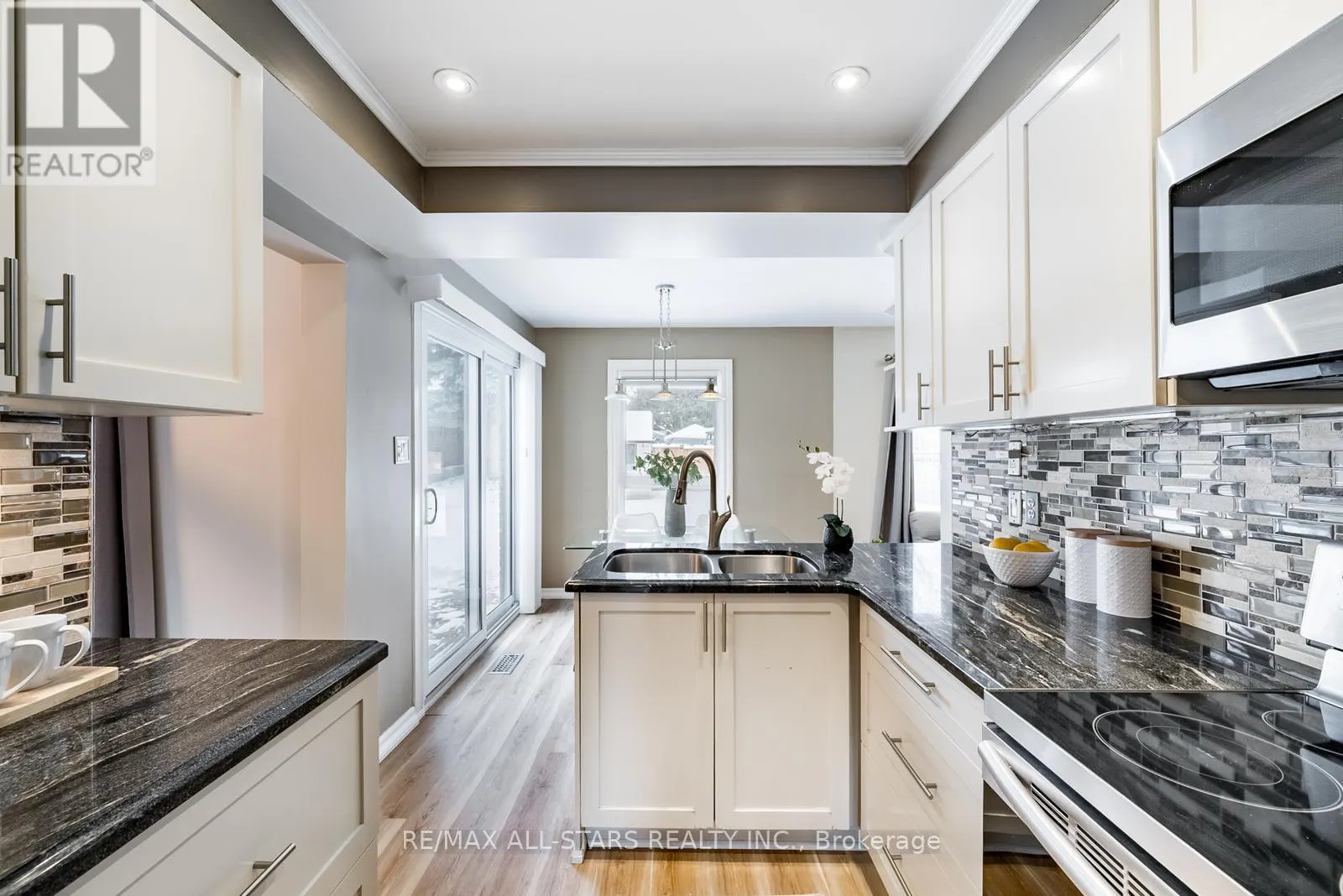 155 WILLOW LANE
