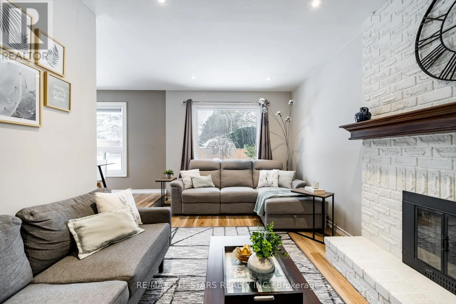 155 WILLOW LANE