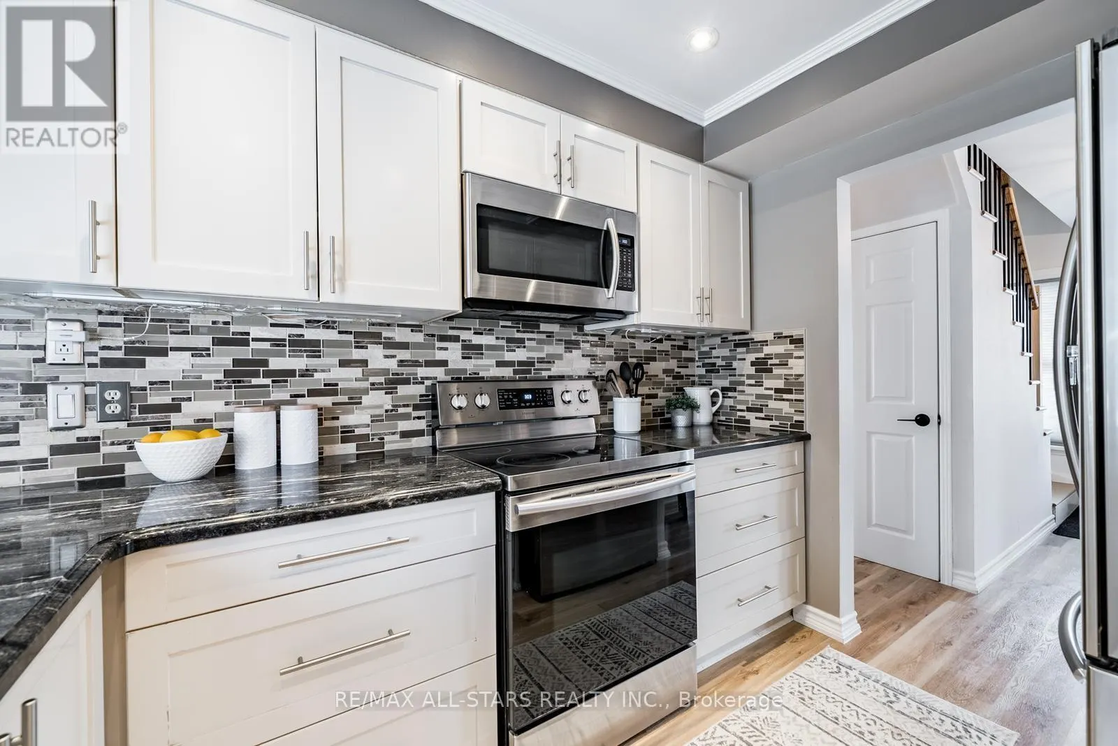 155 WILLOW LANE