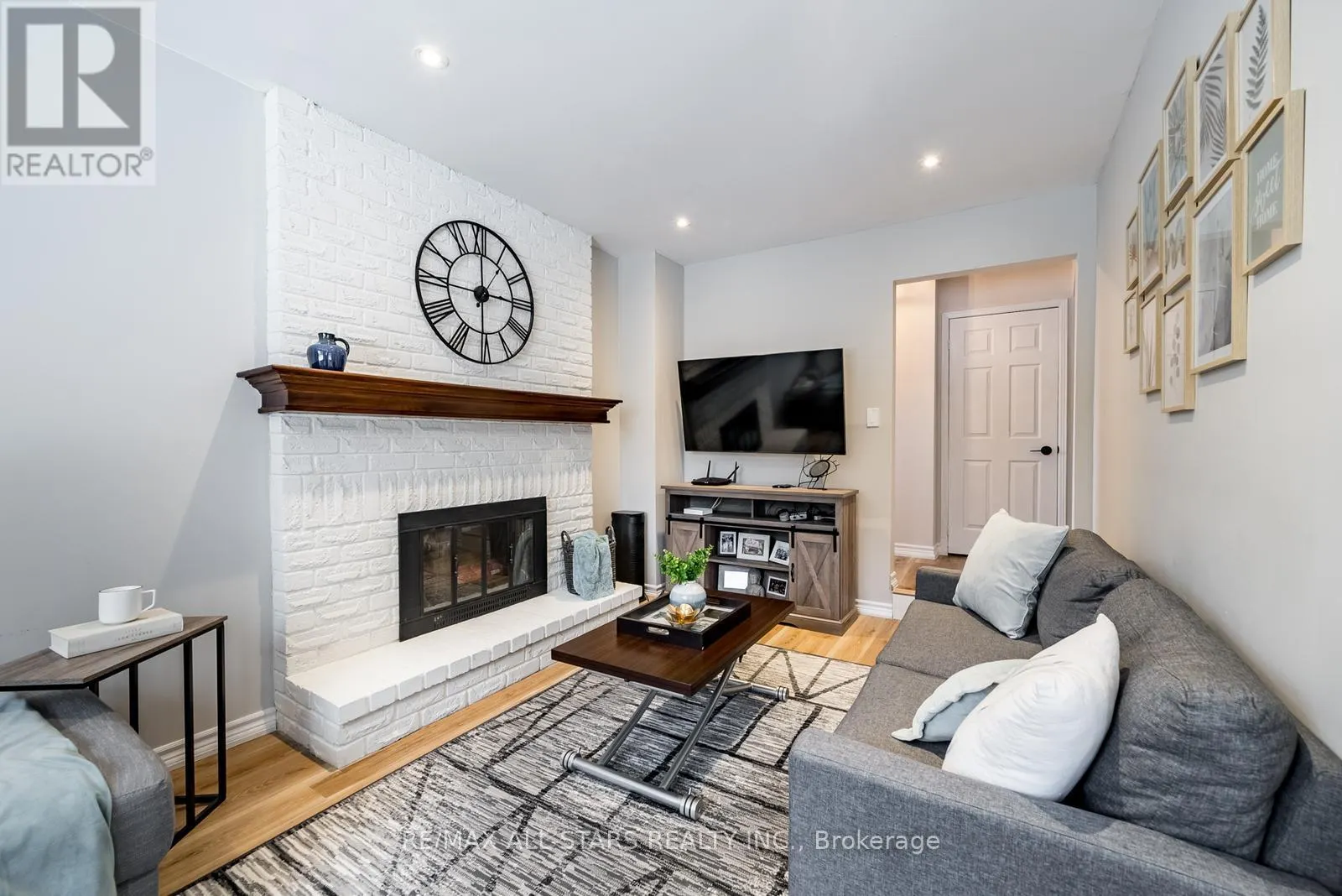 155 WILLOW LANE