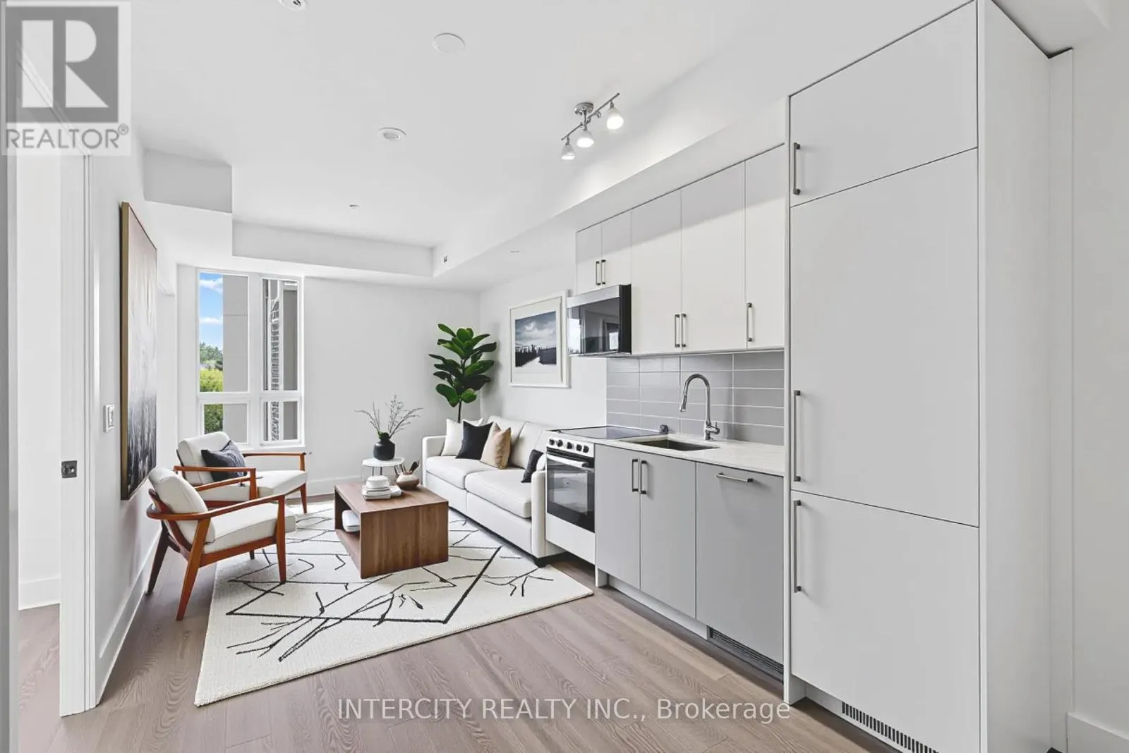 411 - 2075 KING ROAD