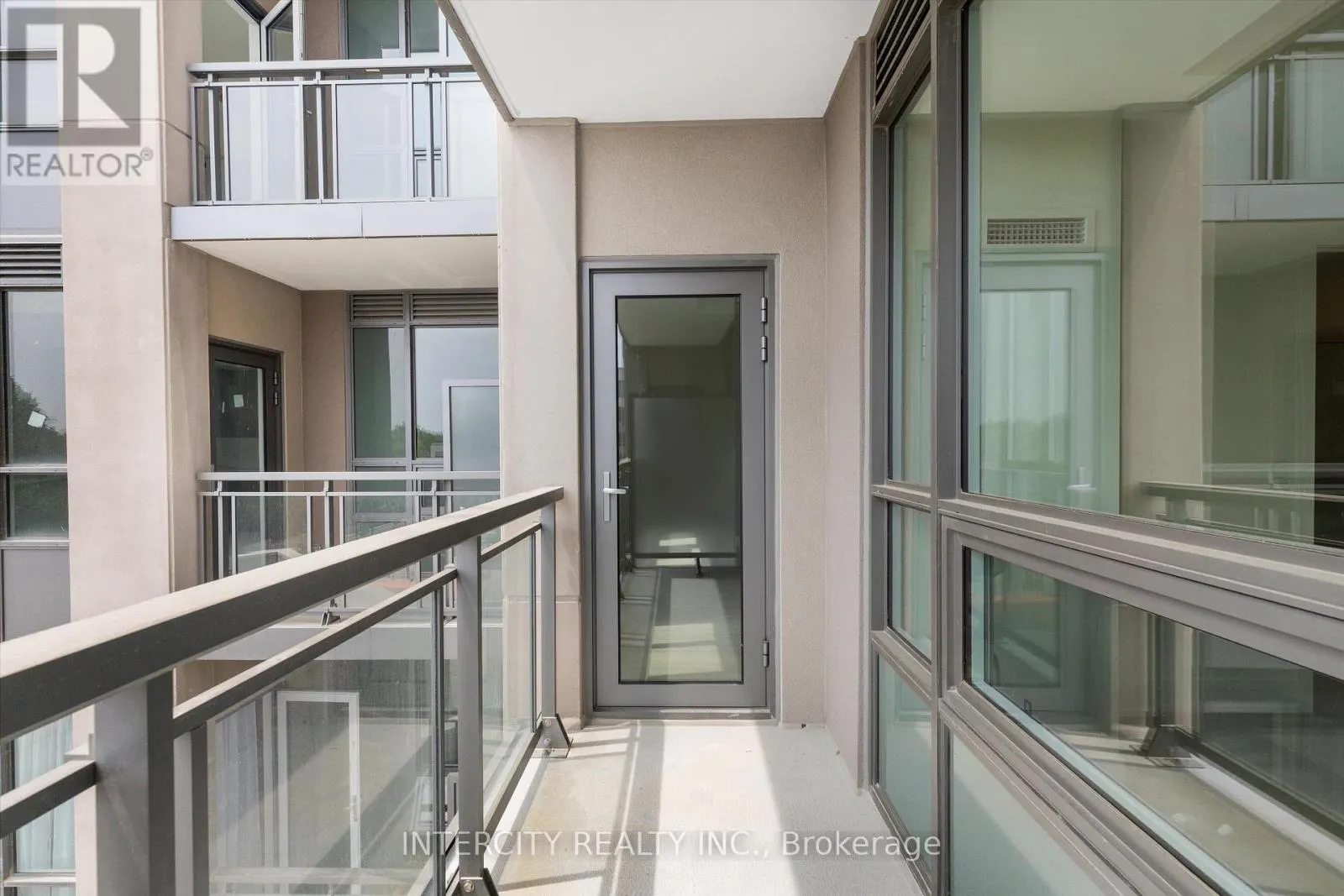 411 - 2075 KING ROAD
