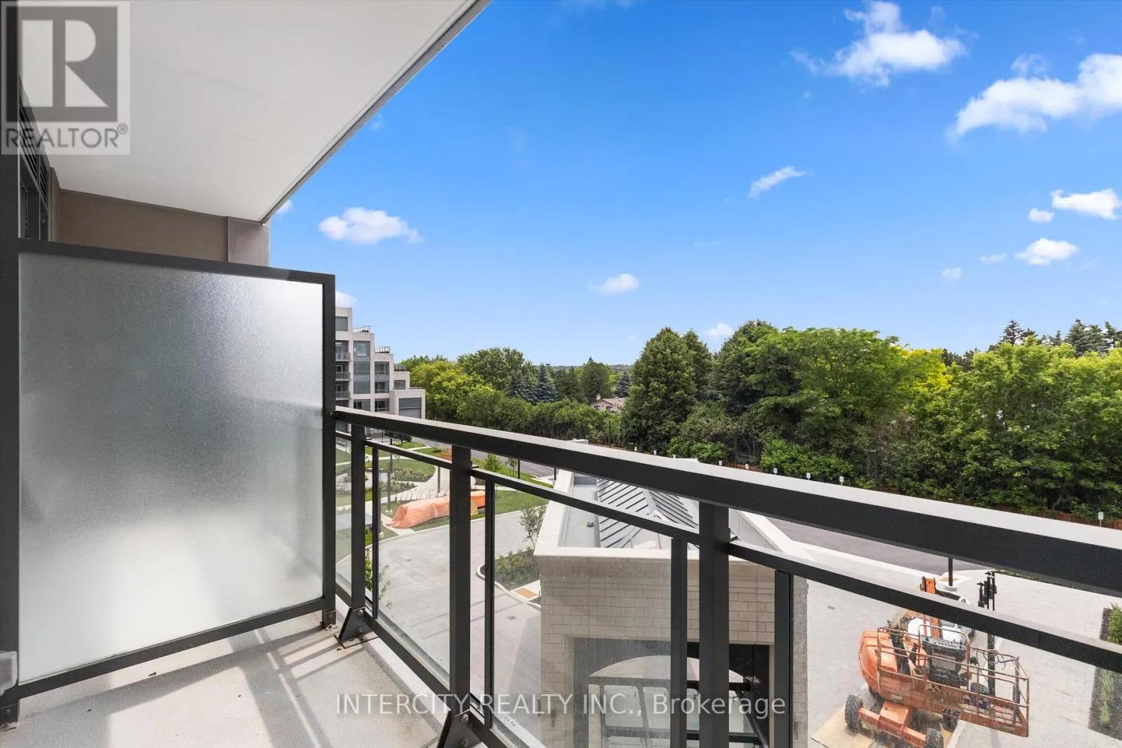411 - 2075 KING ROAD