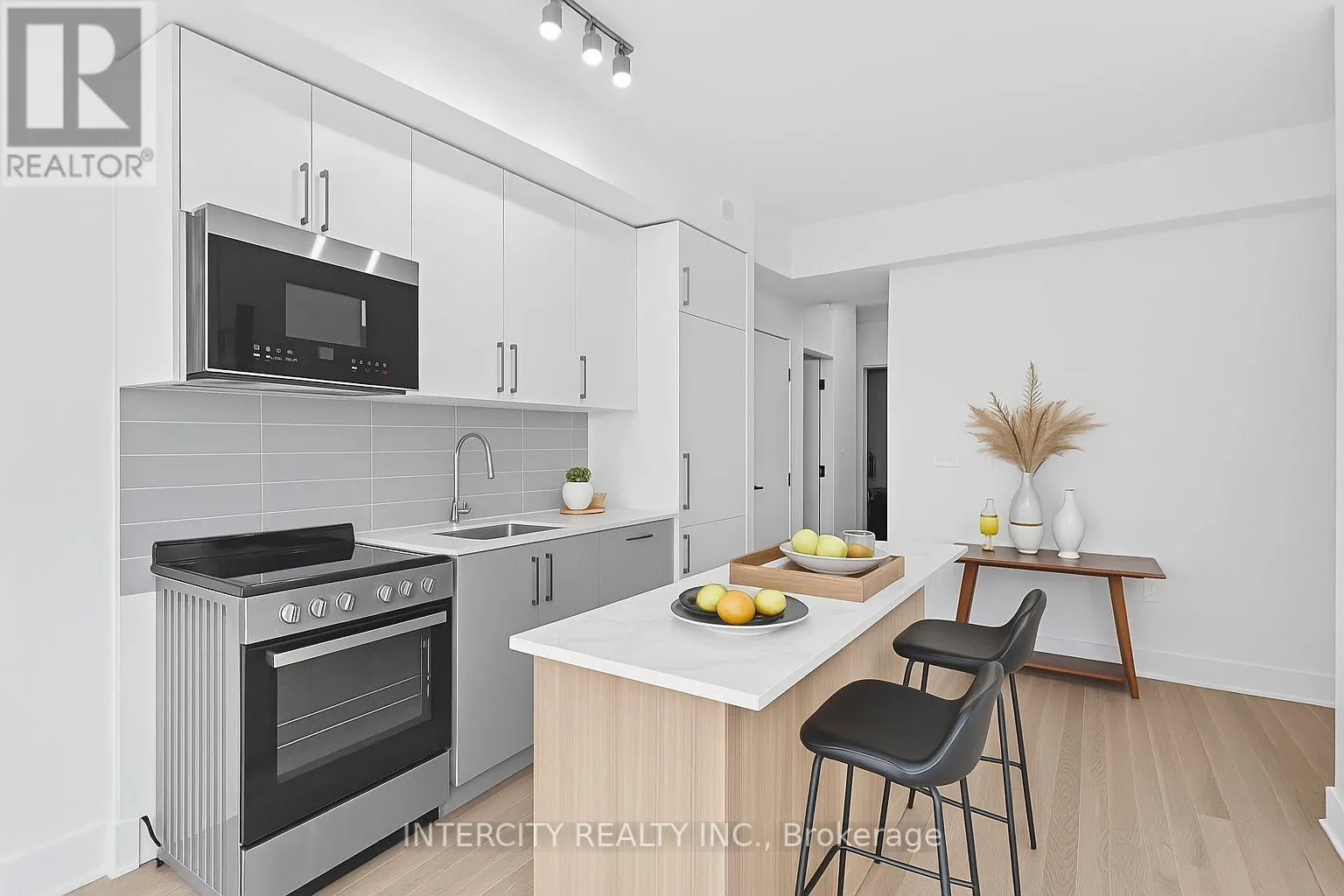 411 - 2075 KING ROAD