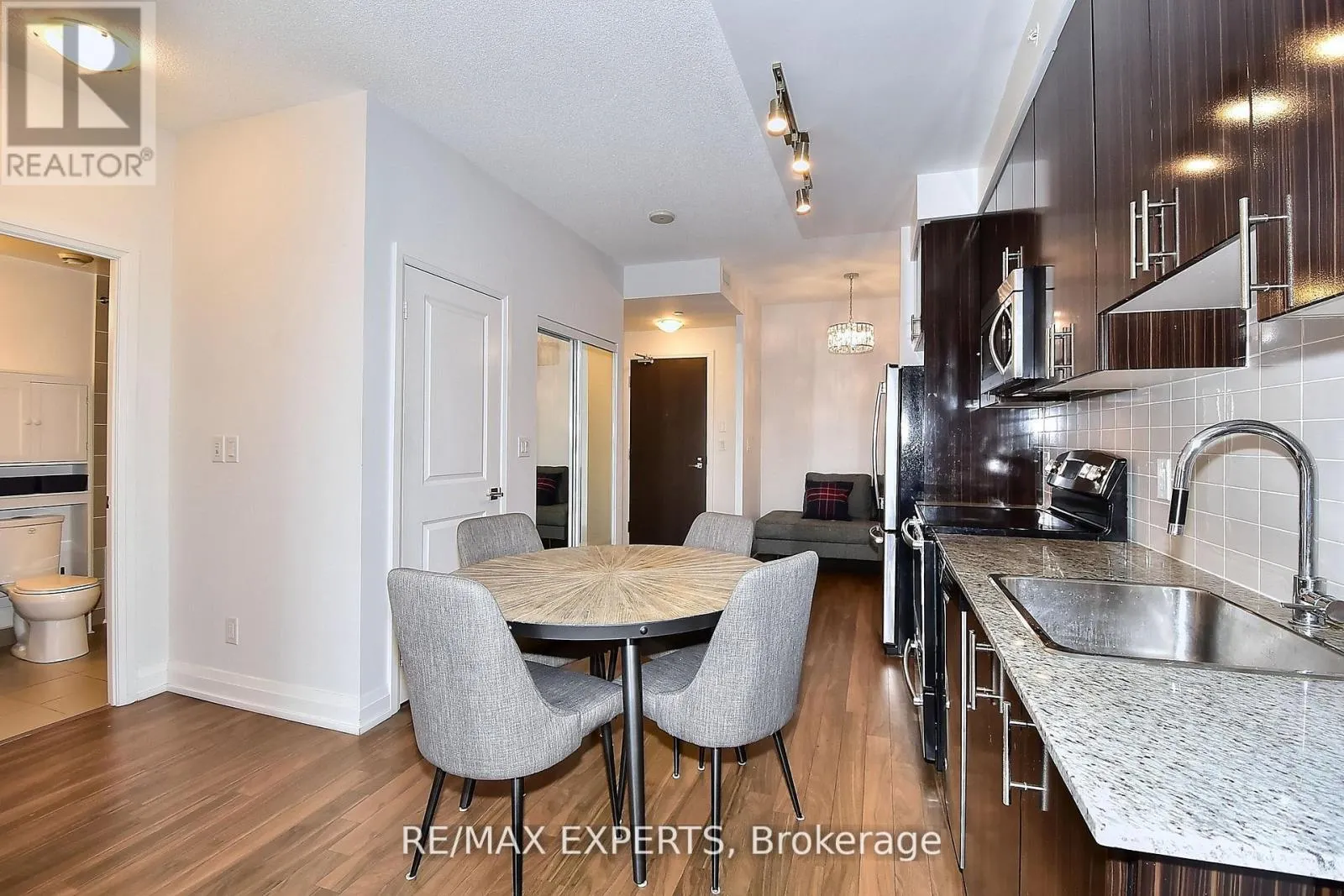 2433 - 7161 YONGE STREET