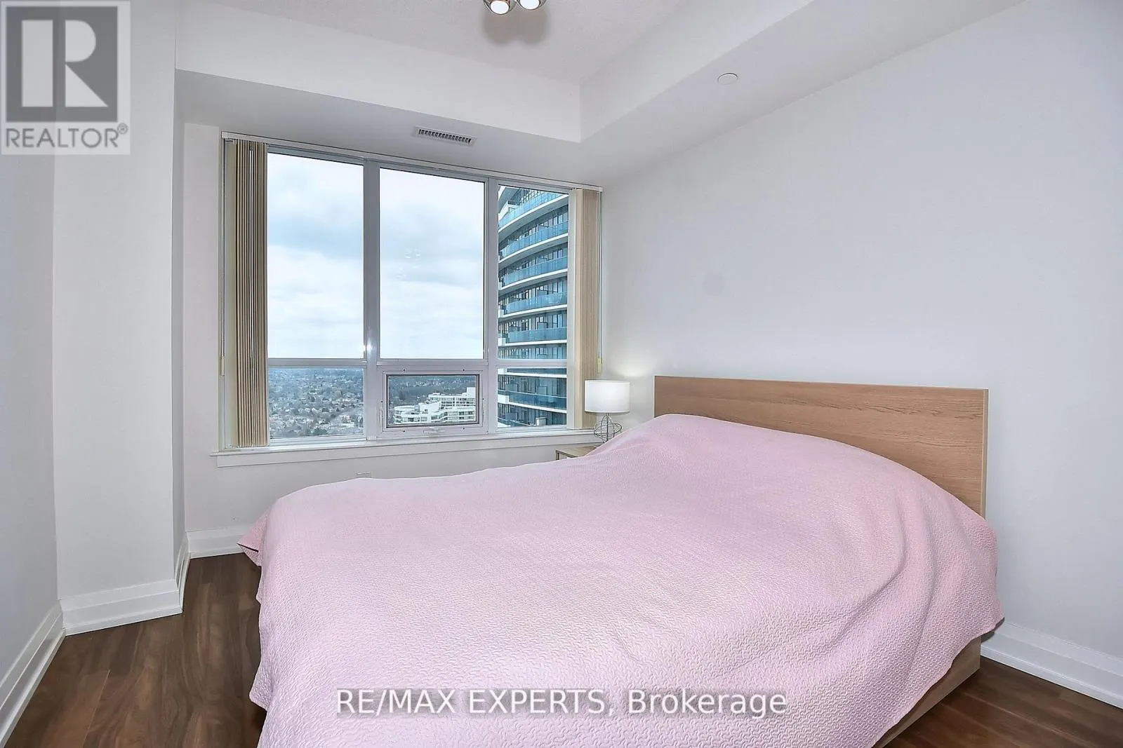 2433 - 7161 YONGE STREET