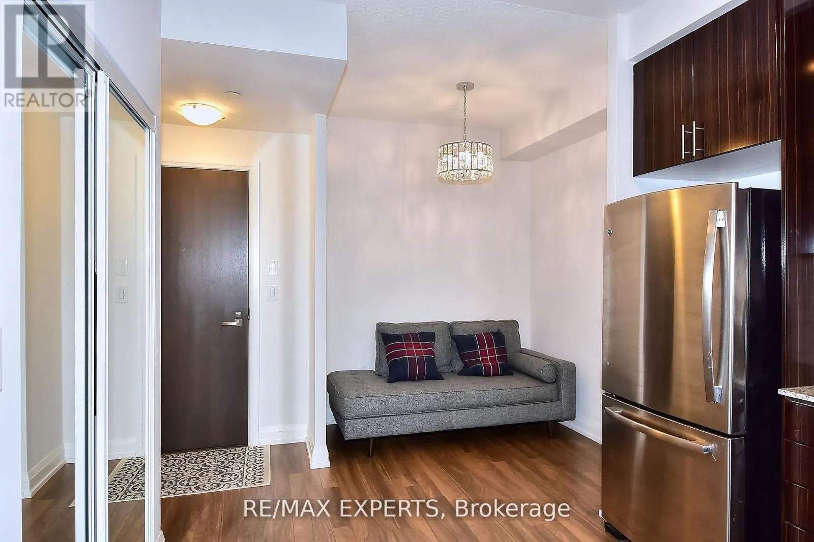 2433 - 7161 YONGE STREET