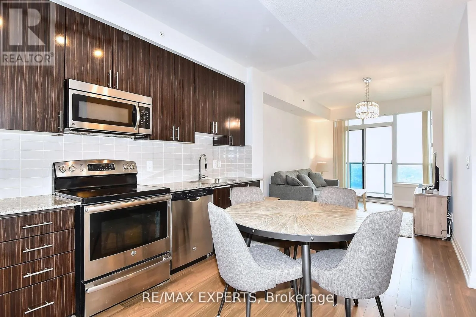 2433 - 7161 YONGE STREET