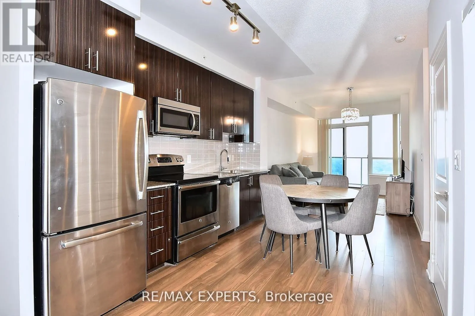 2433 - 7161 YONGE STREET