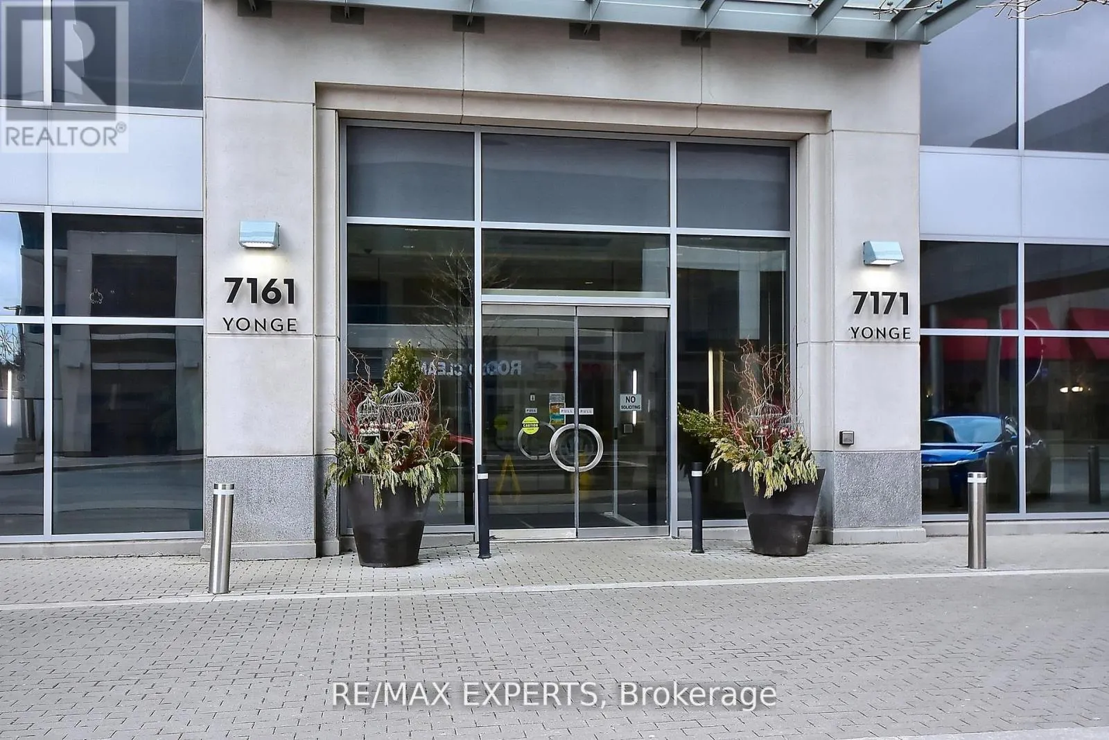 2433 - 7161 YONGE STREET