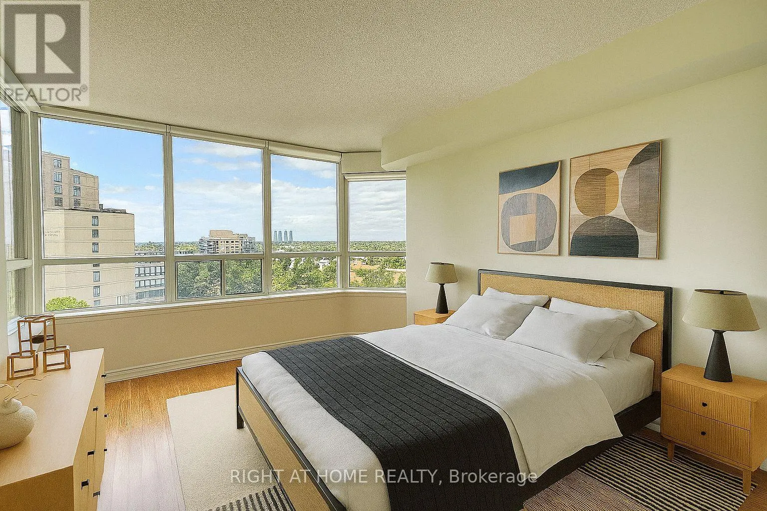 902 - 81 TOWNSGATE DRIVE