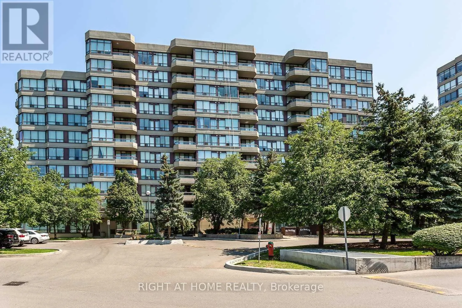 902 - 81 TOWNSGATE DRIVE