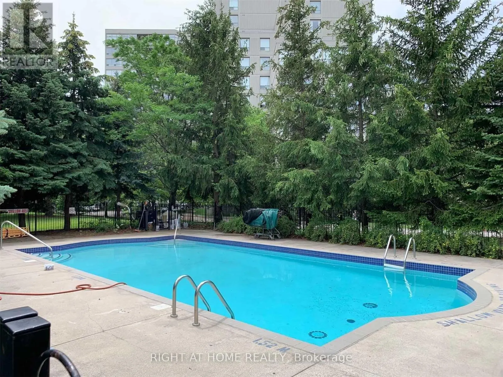 902 - 81 TOWNSGATE DRIVE