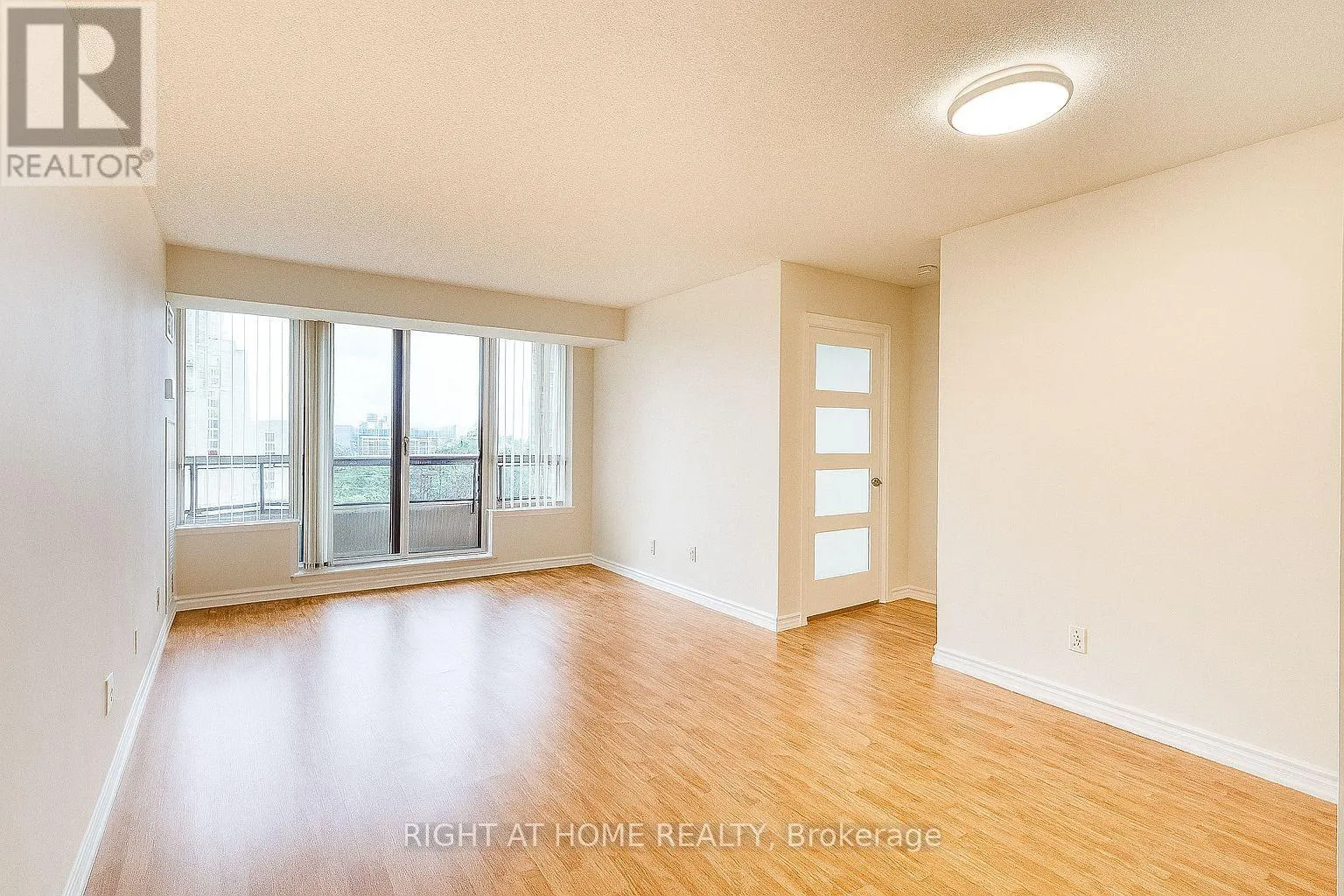 902 - 81 TOWNSGATE DRIVE