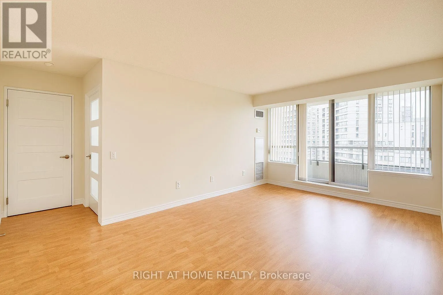 902 - 81 TOWNSGATE DRIVE