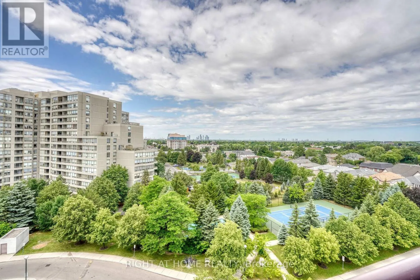902 - 81 TOWNSGATE DRIVE
