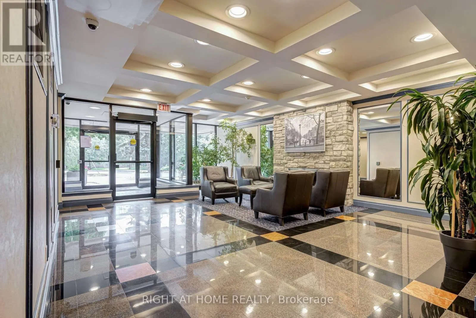 902 - 81 TOWNSGATE DRIVE