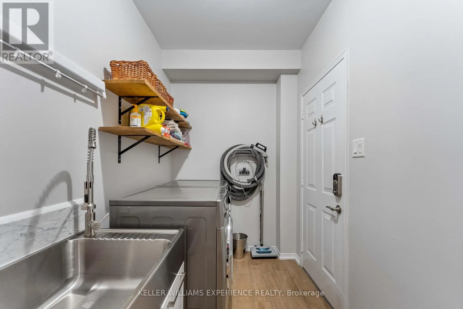 93 MAPLEWOOD DRIVE