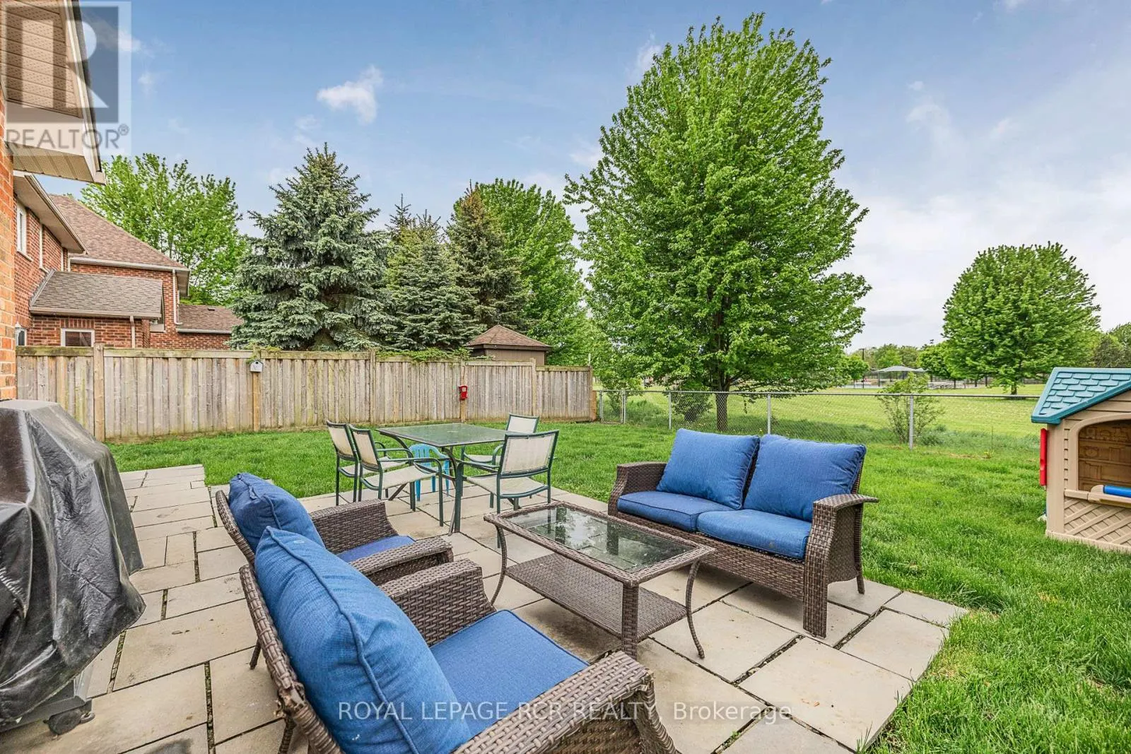 4 CASETON CRESCENT
