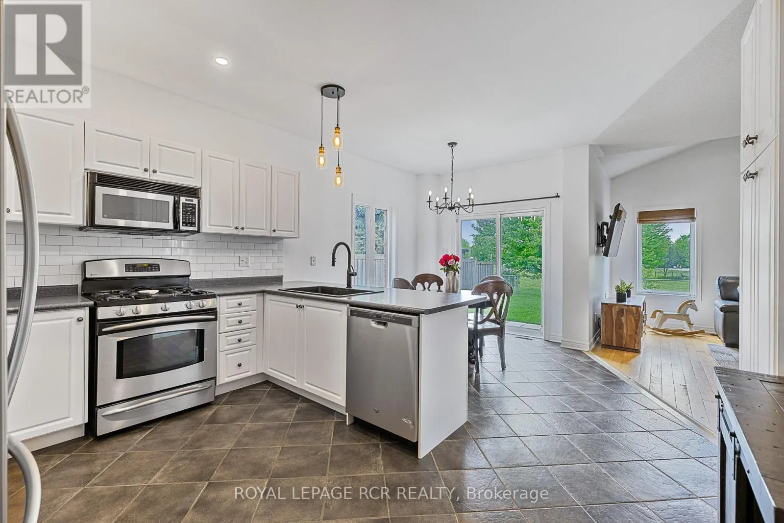 4 CASETON CRESCENT