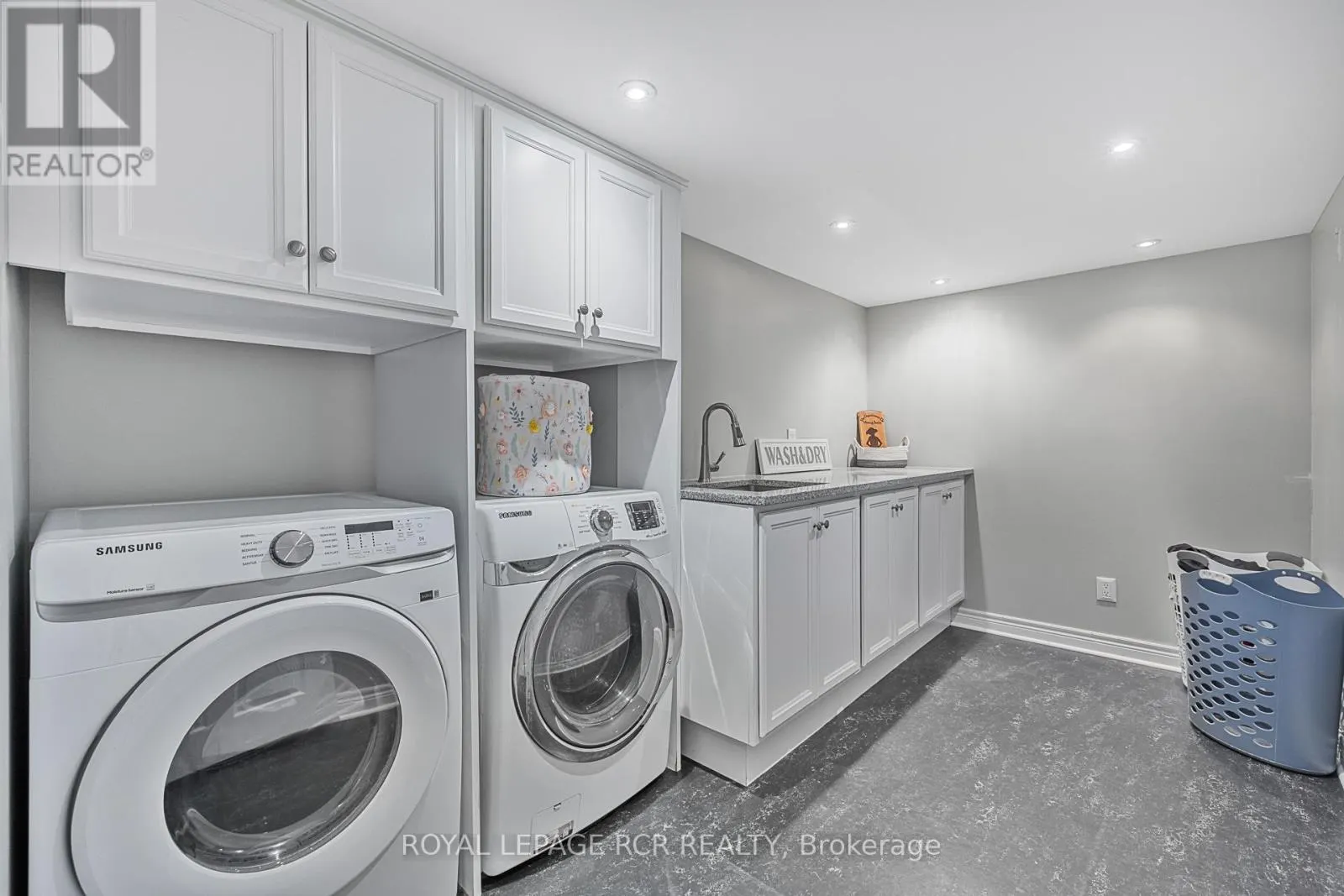4 CASETON CRESCENT