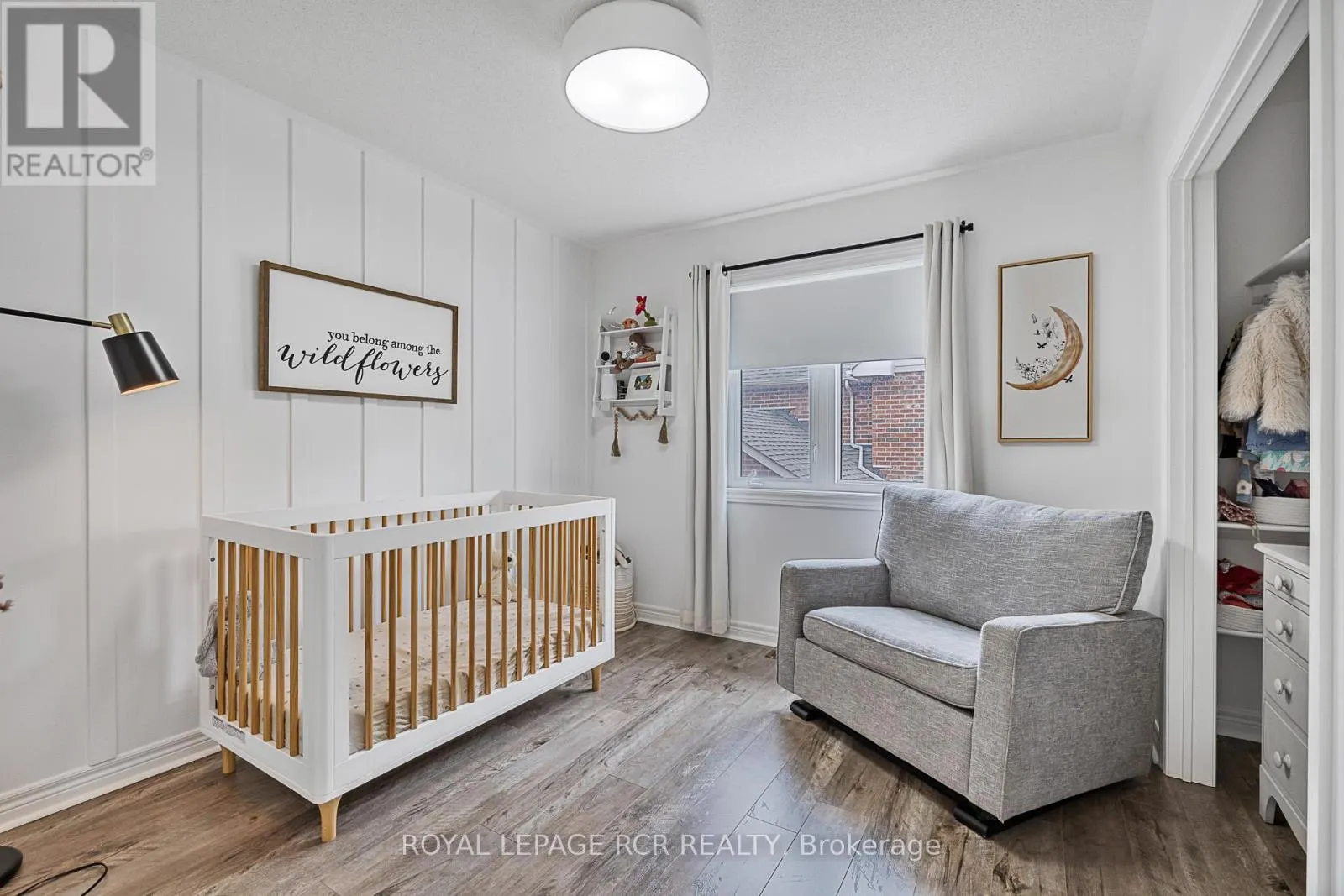 4 CASETON CRESCENT