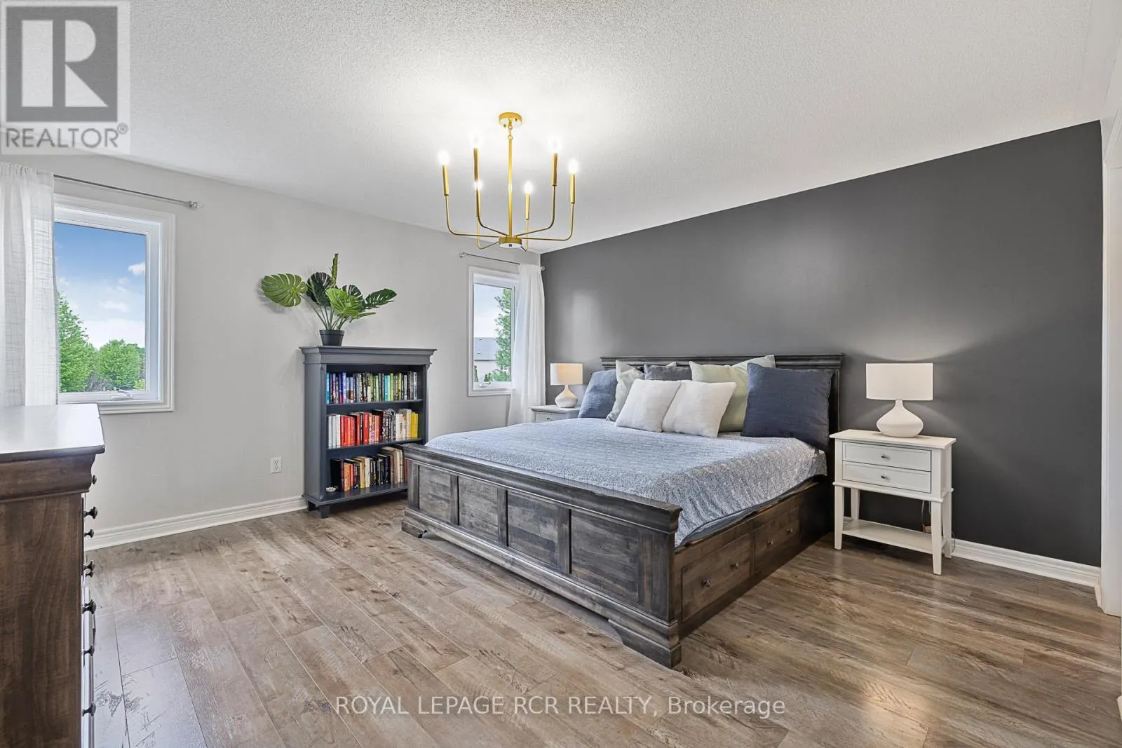 4 CASETON CRESCENT