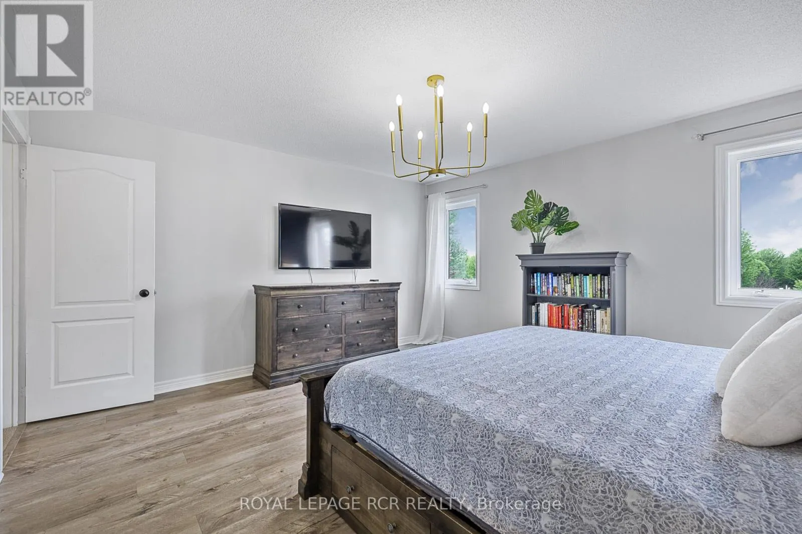 4 CASETON CRESCENT