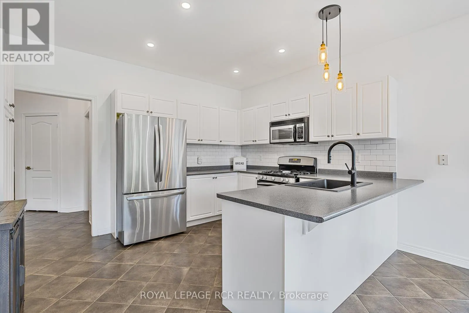 4 CASETON CRESCENT