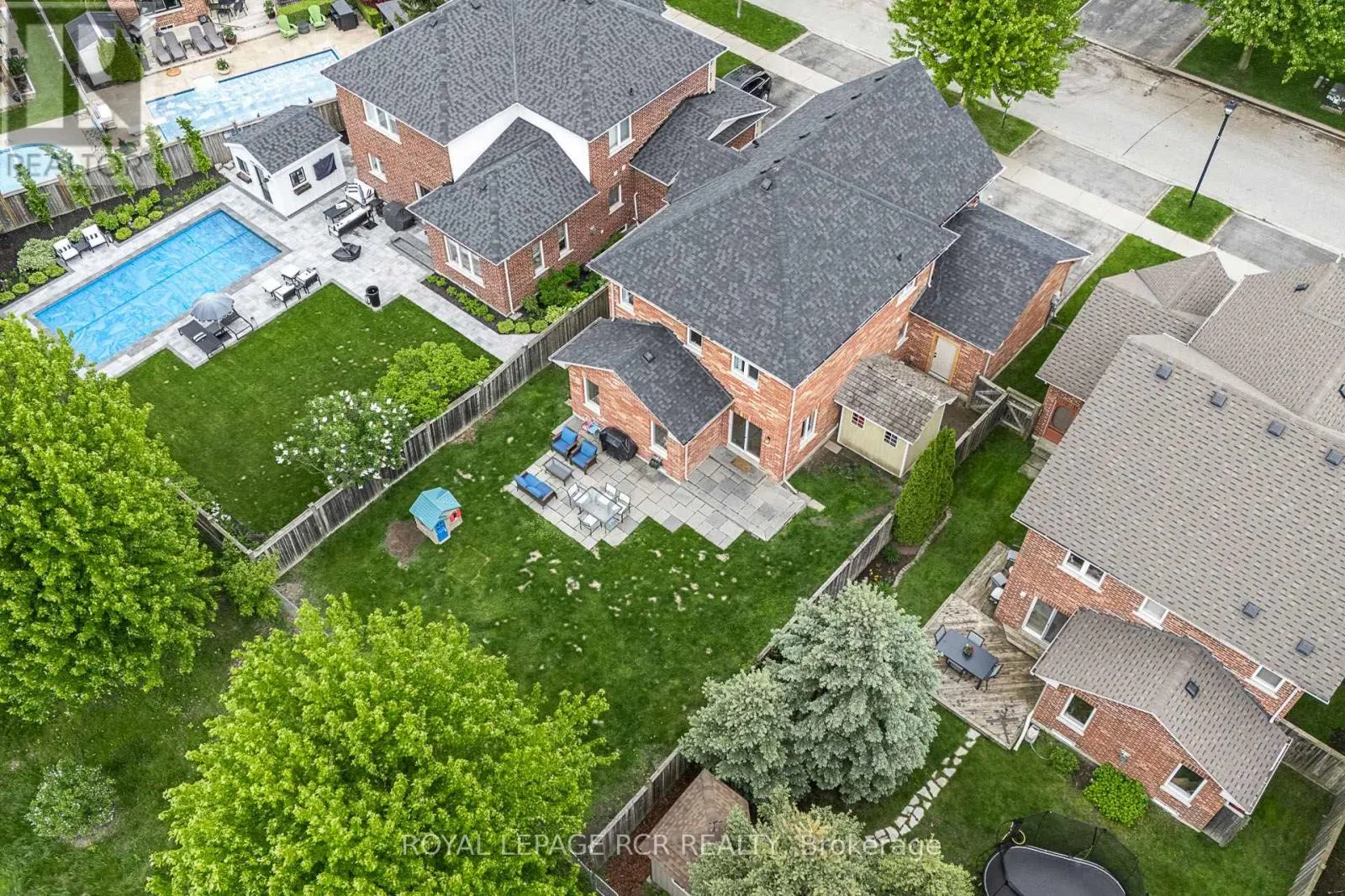 4 CASETON CRESCENT
