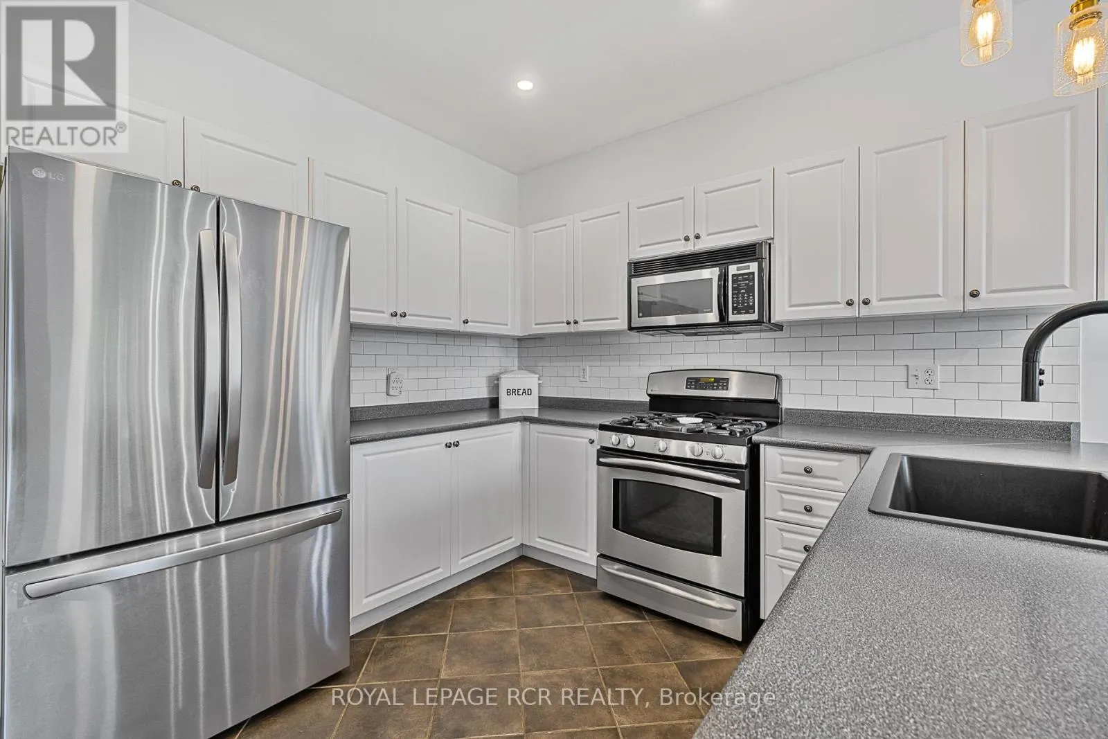 4 CASETON CRESCENT