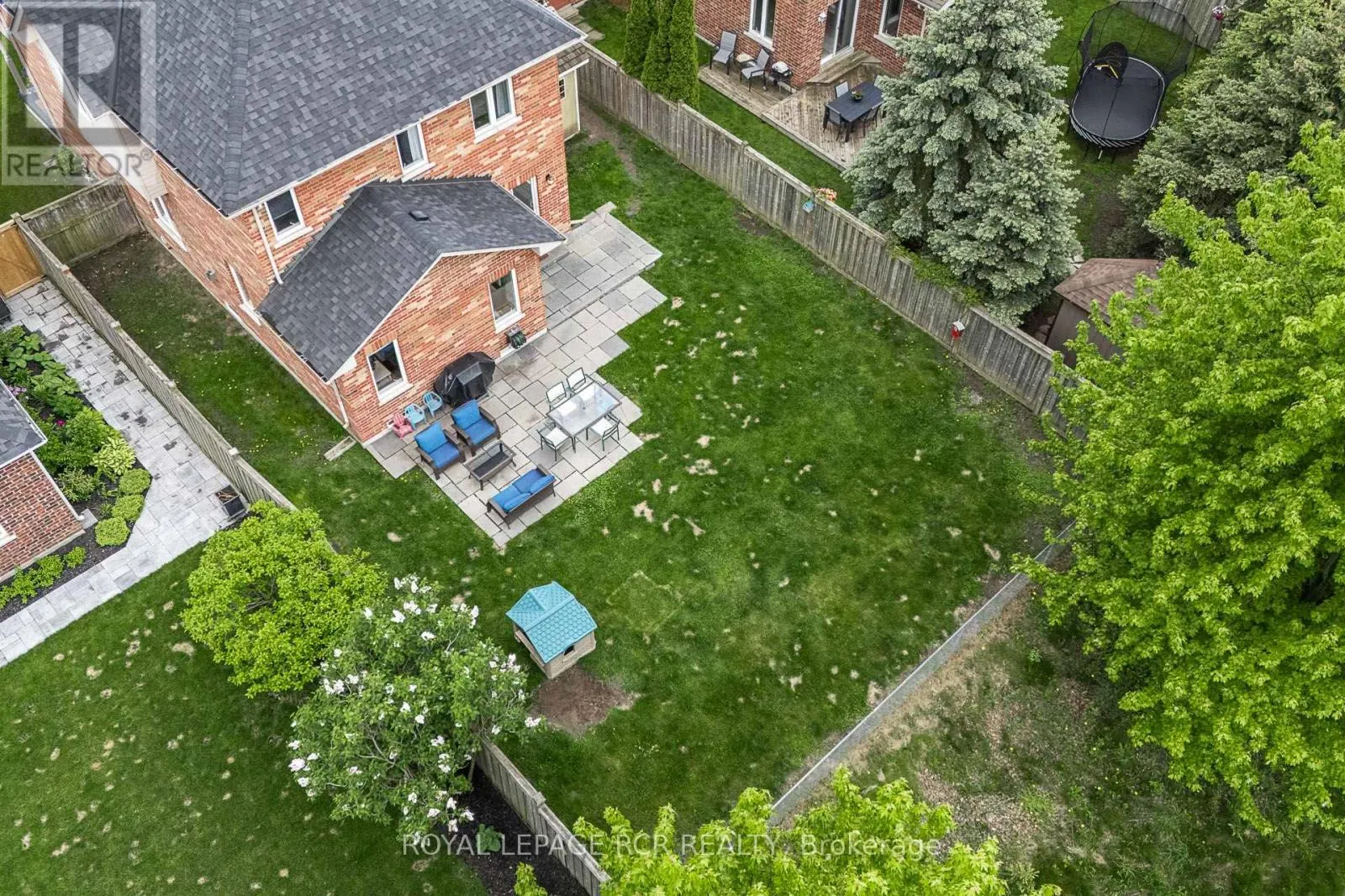 4 CASETON CRESCENT
