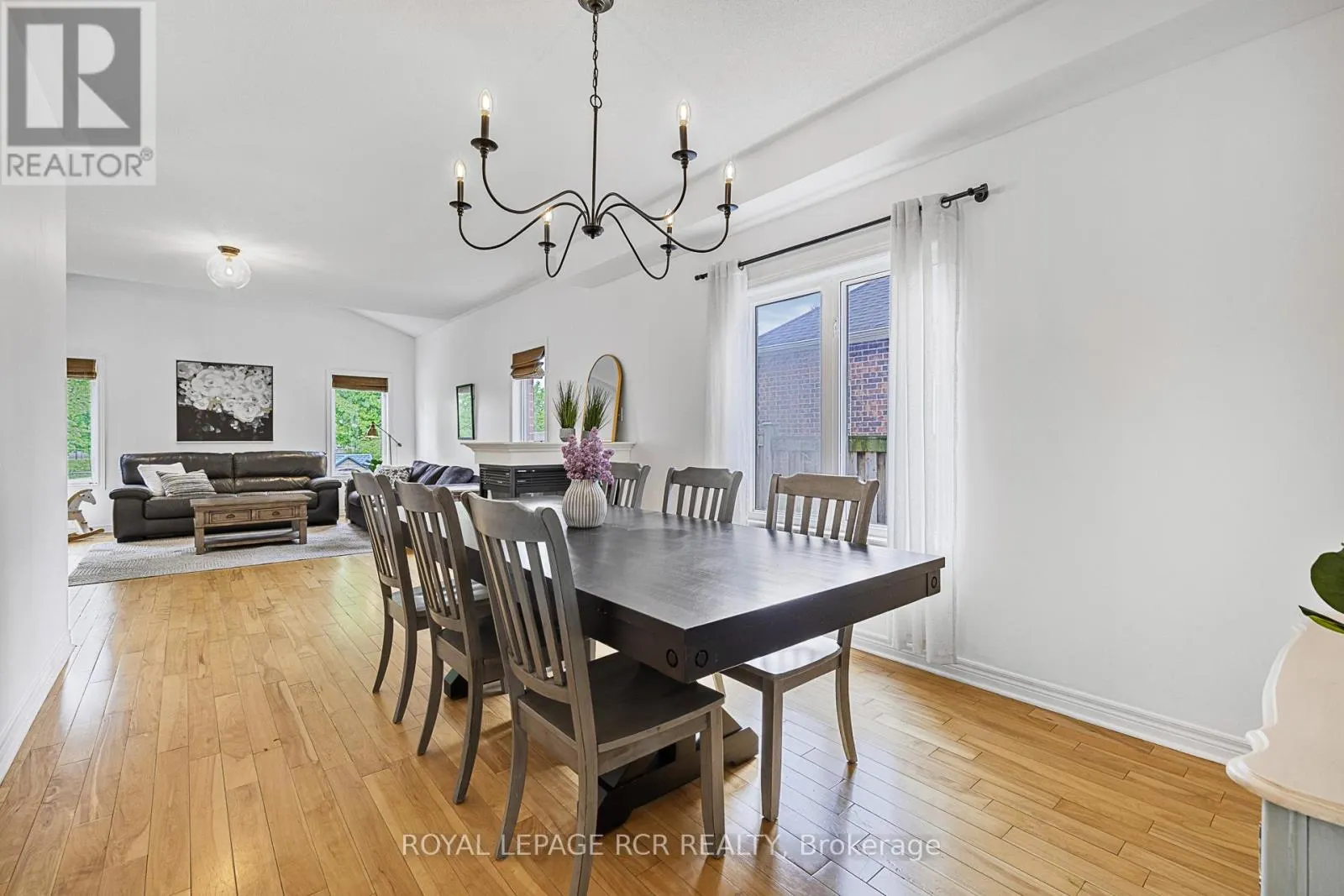 4 CASETON CRESCENT