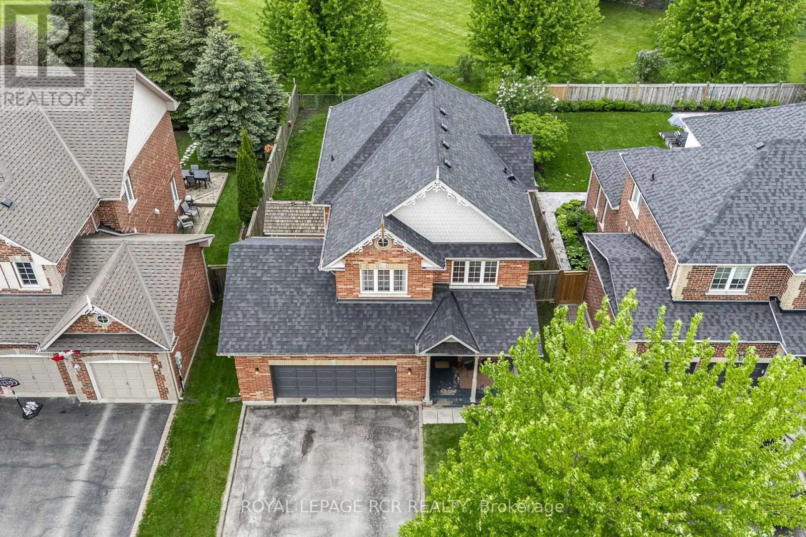 4 CASETON CRESCENT