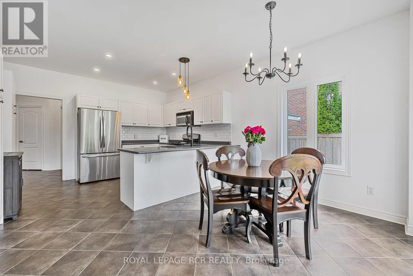 4 CASETON CRESCENT