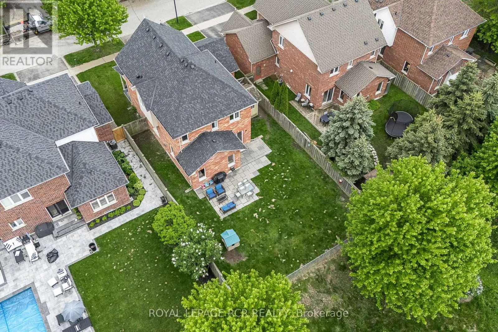 4 CASETON CRESCENT