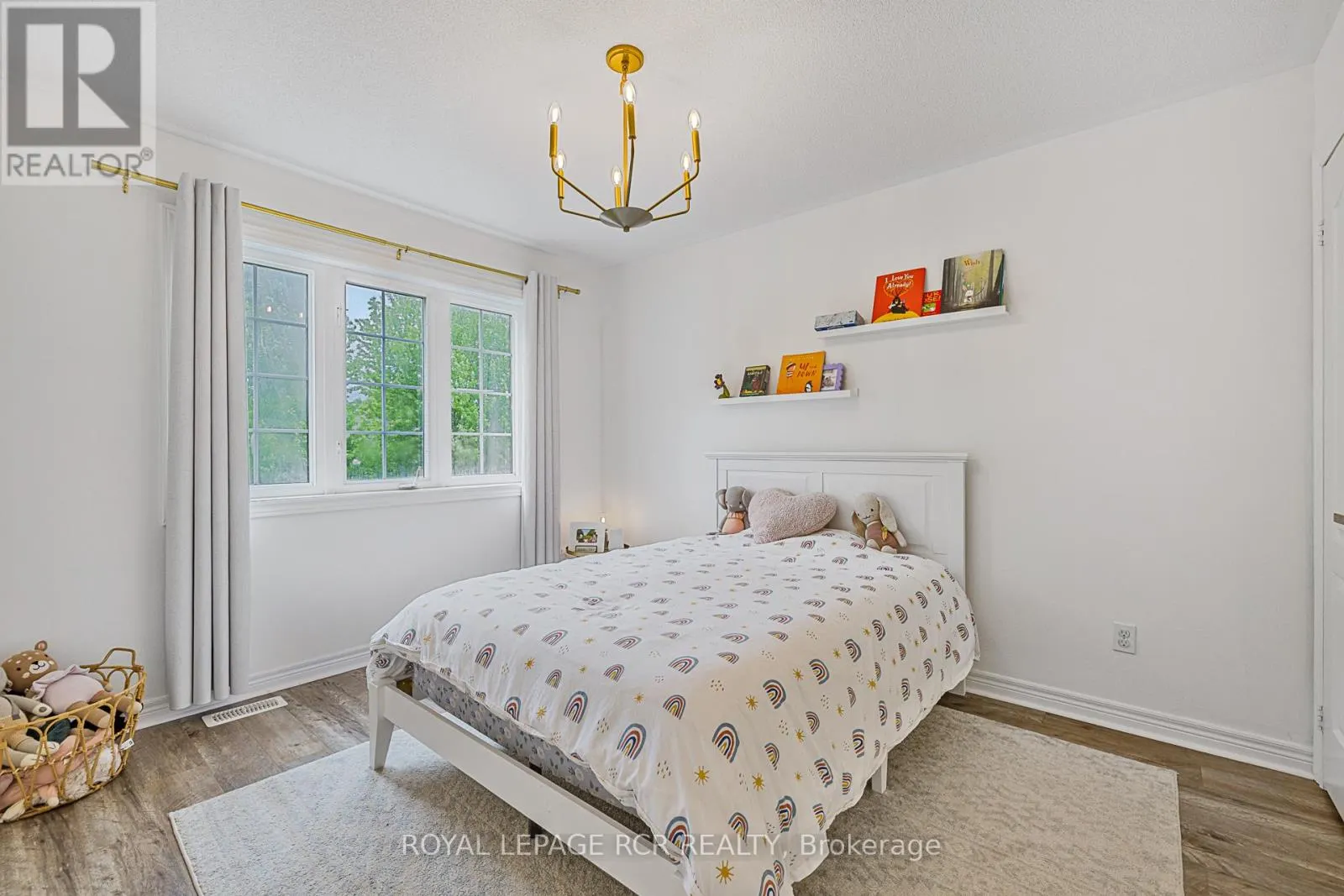 4 CASETON CRESCENT