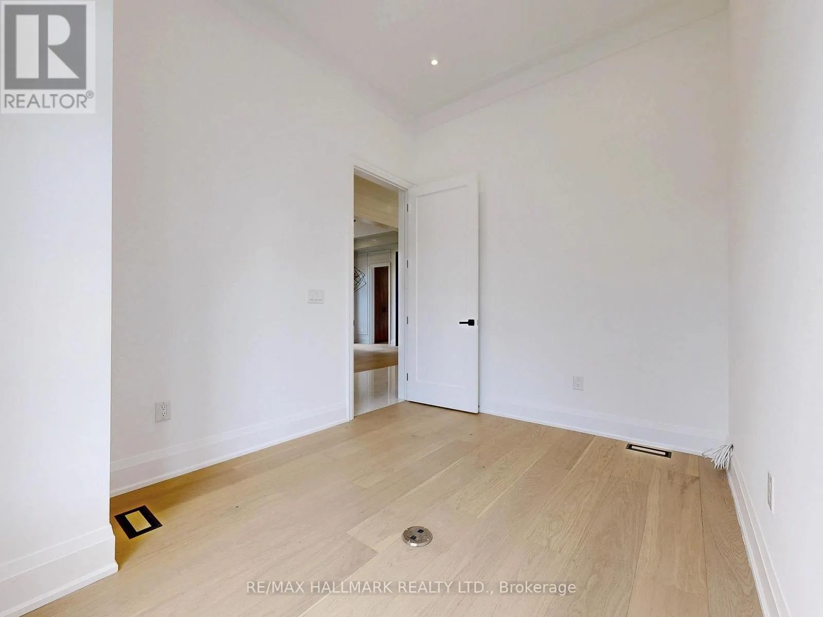 32 COSSAR DRIVE