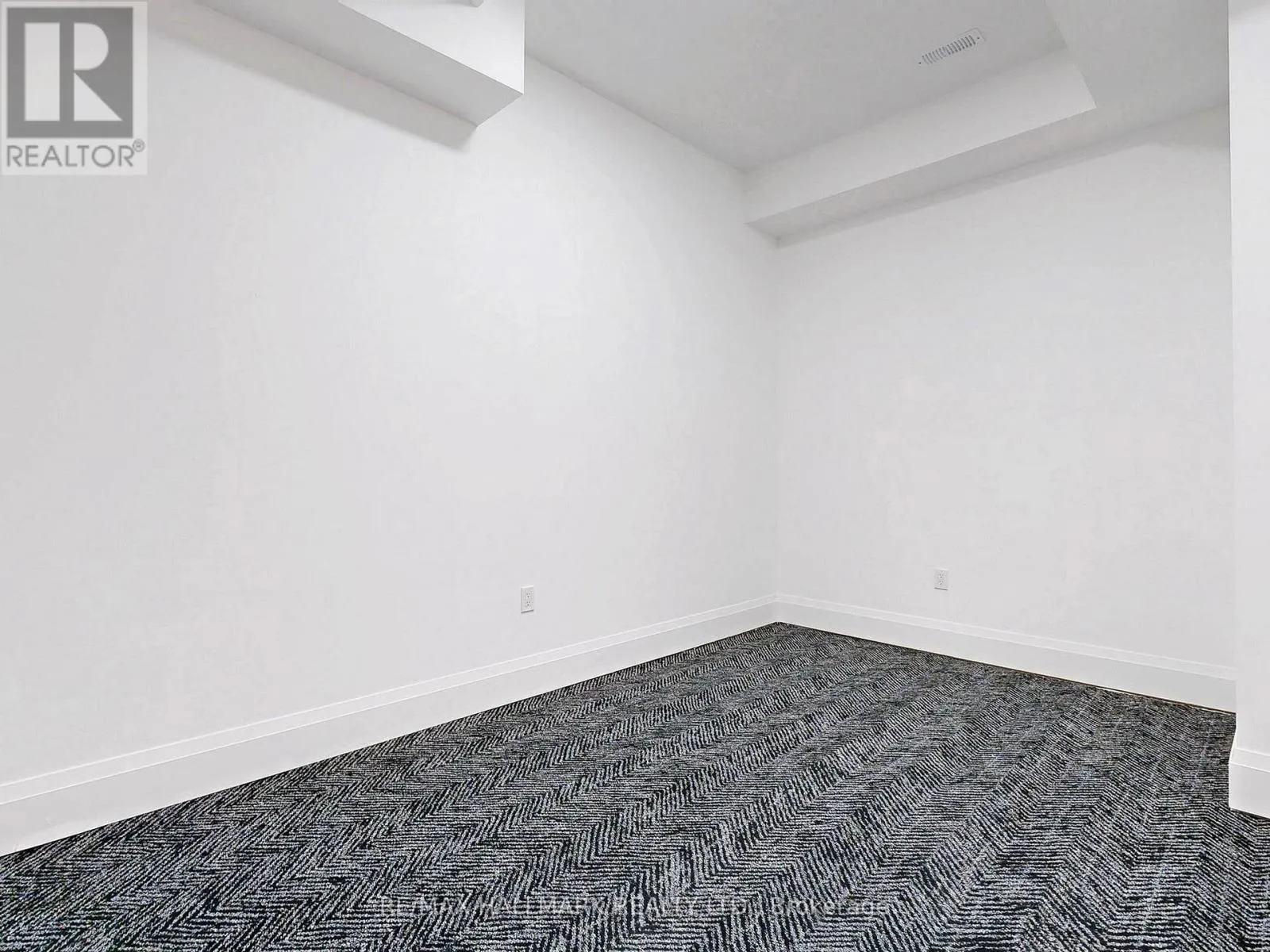 32 COSSAR DRIVE