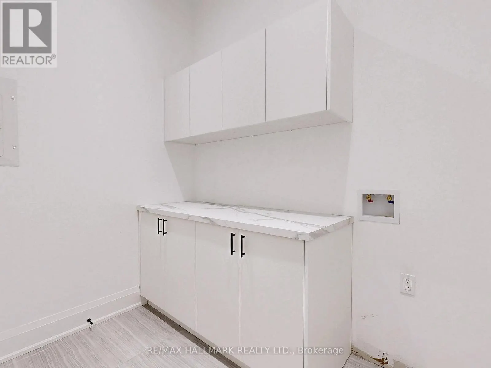 32 COSSAR DRIVE