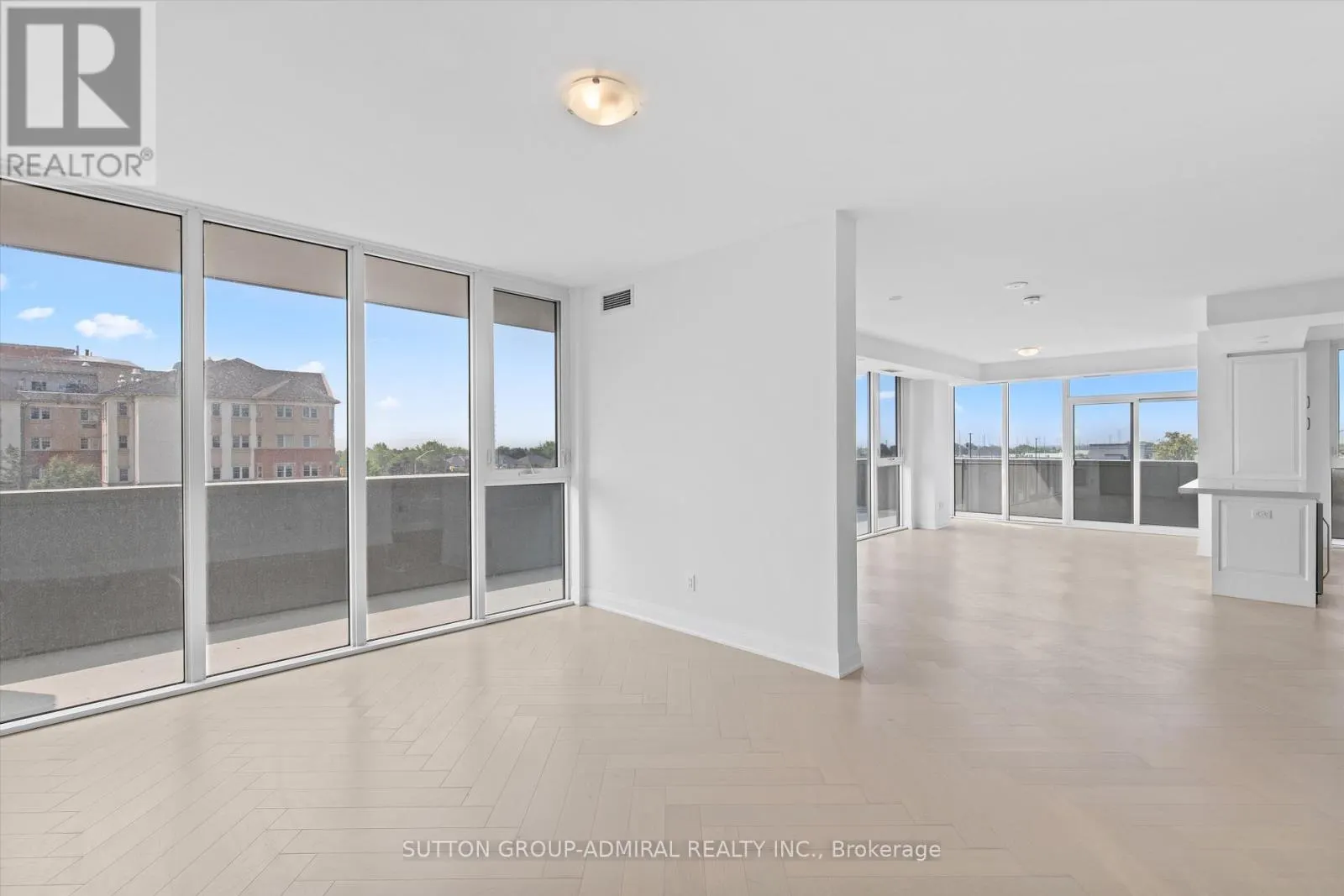 305 - 10 GATINEAU DRIVE