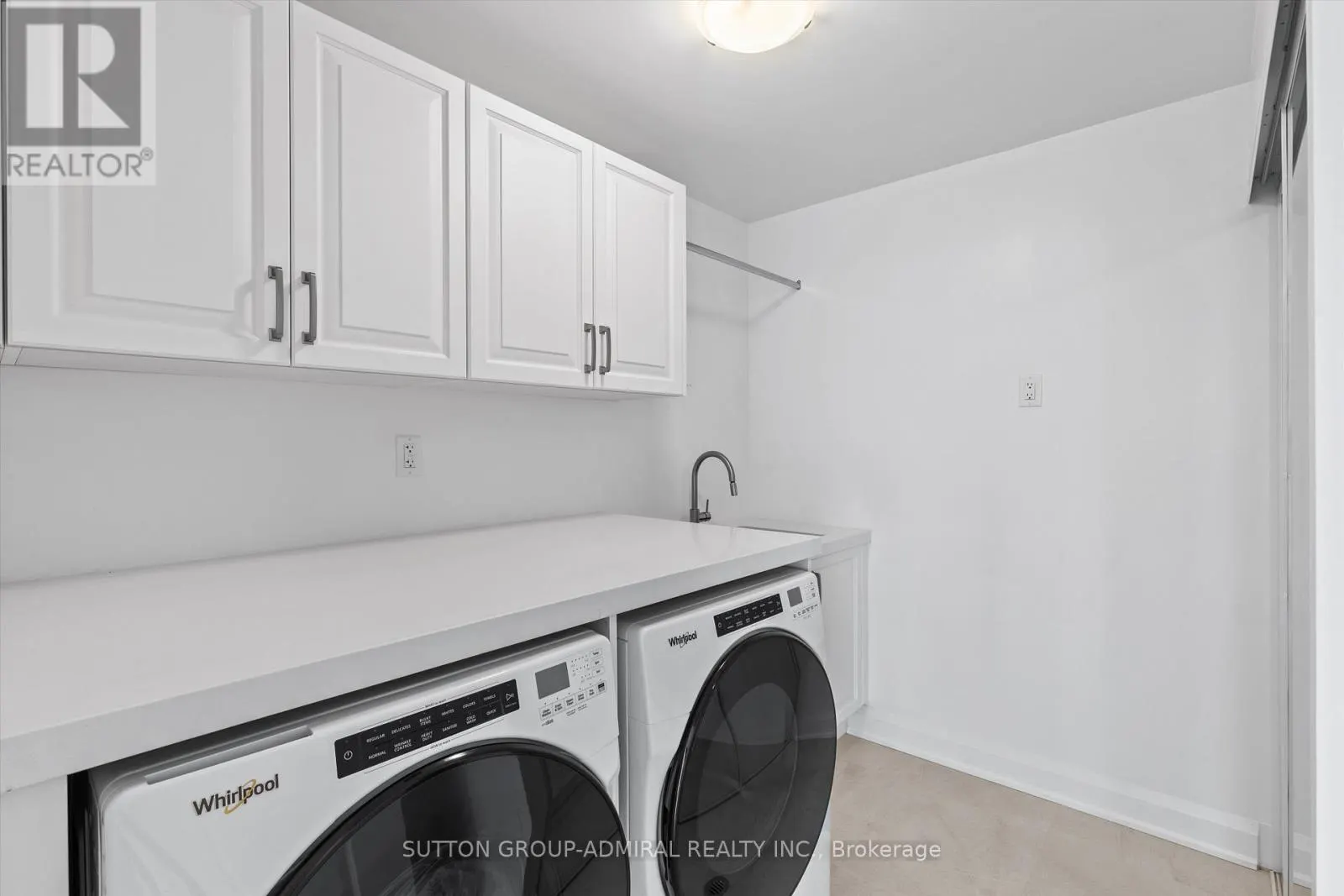 305 - 10 GATINEAU DRIVE